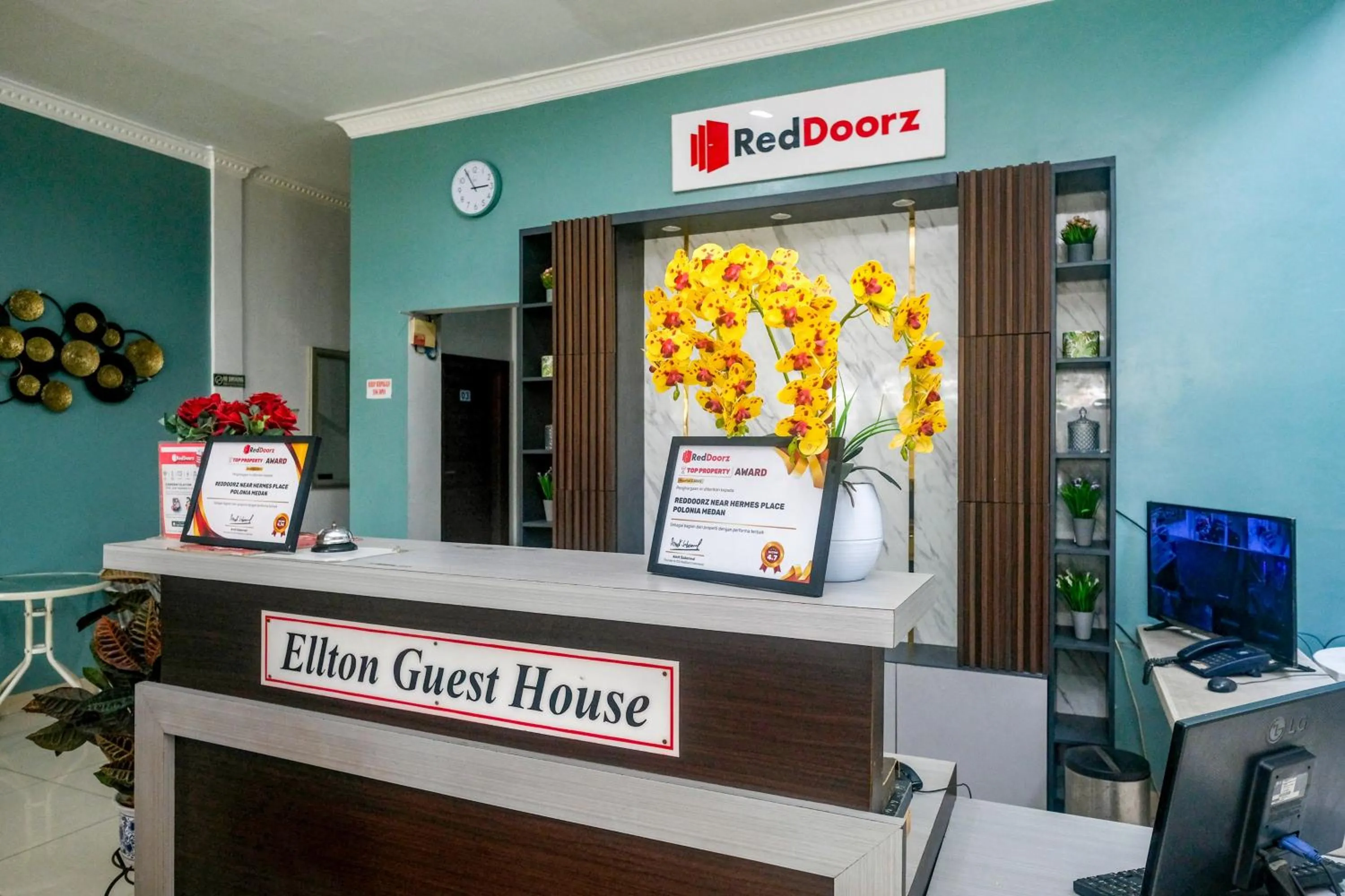 RedDoorz near Hermes Place Polonia Medan