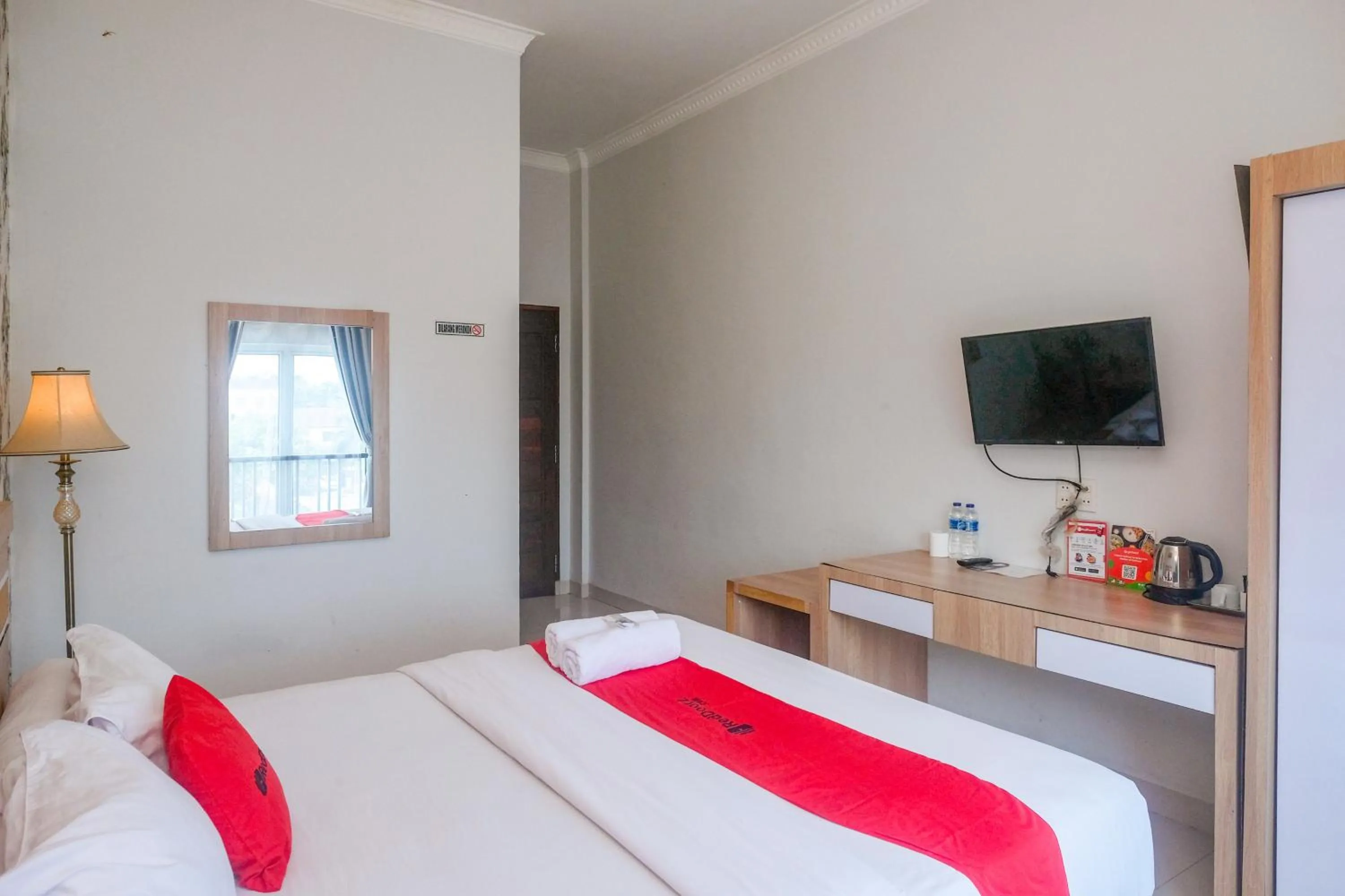 Bed in RedDoorz near Hermes Place Polonia Medan