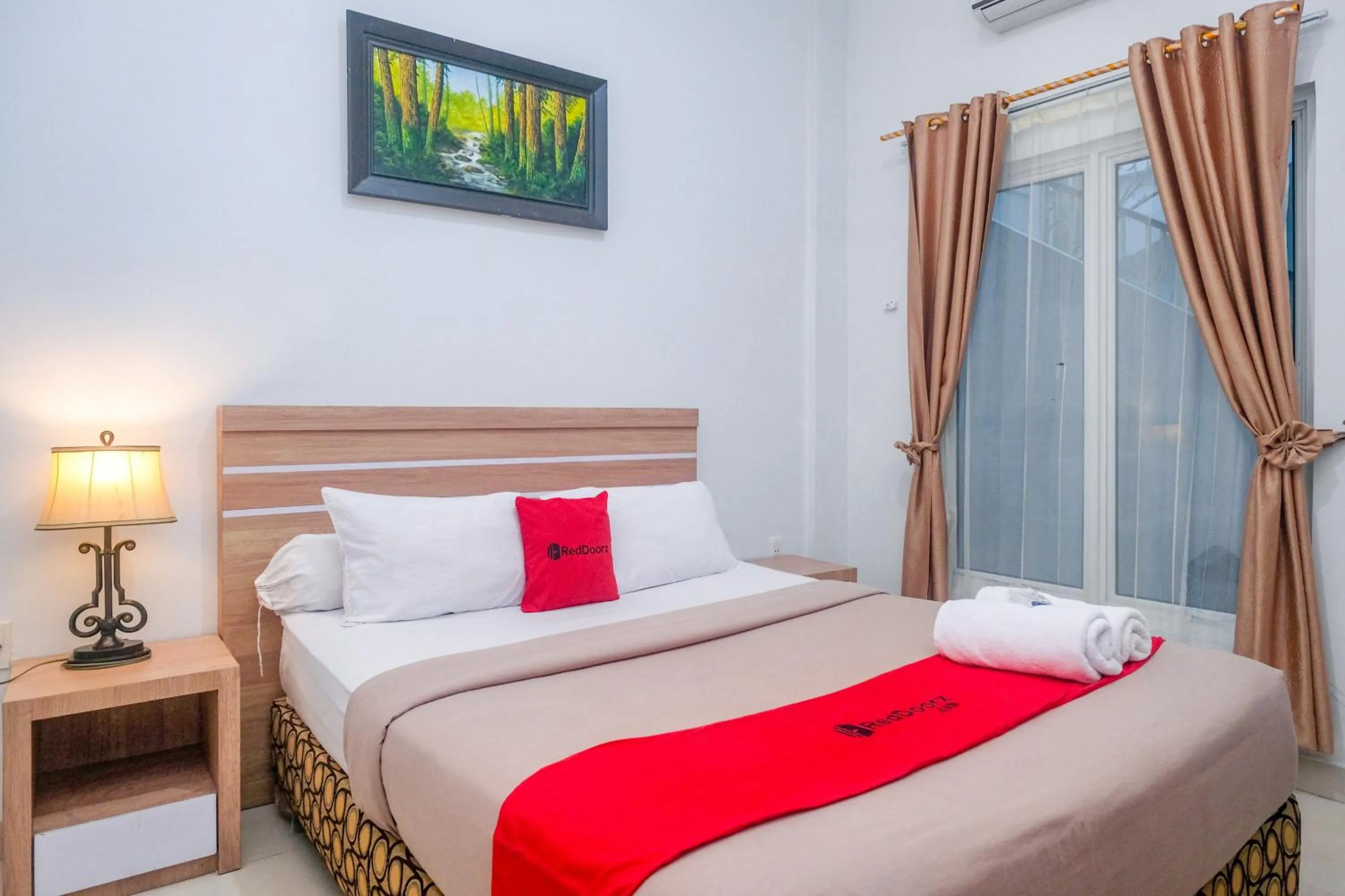 Bed in RedDoorz near Hermes Place Polonia Medan