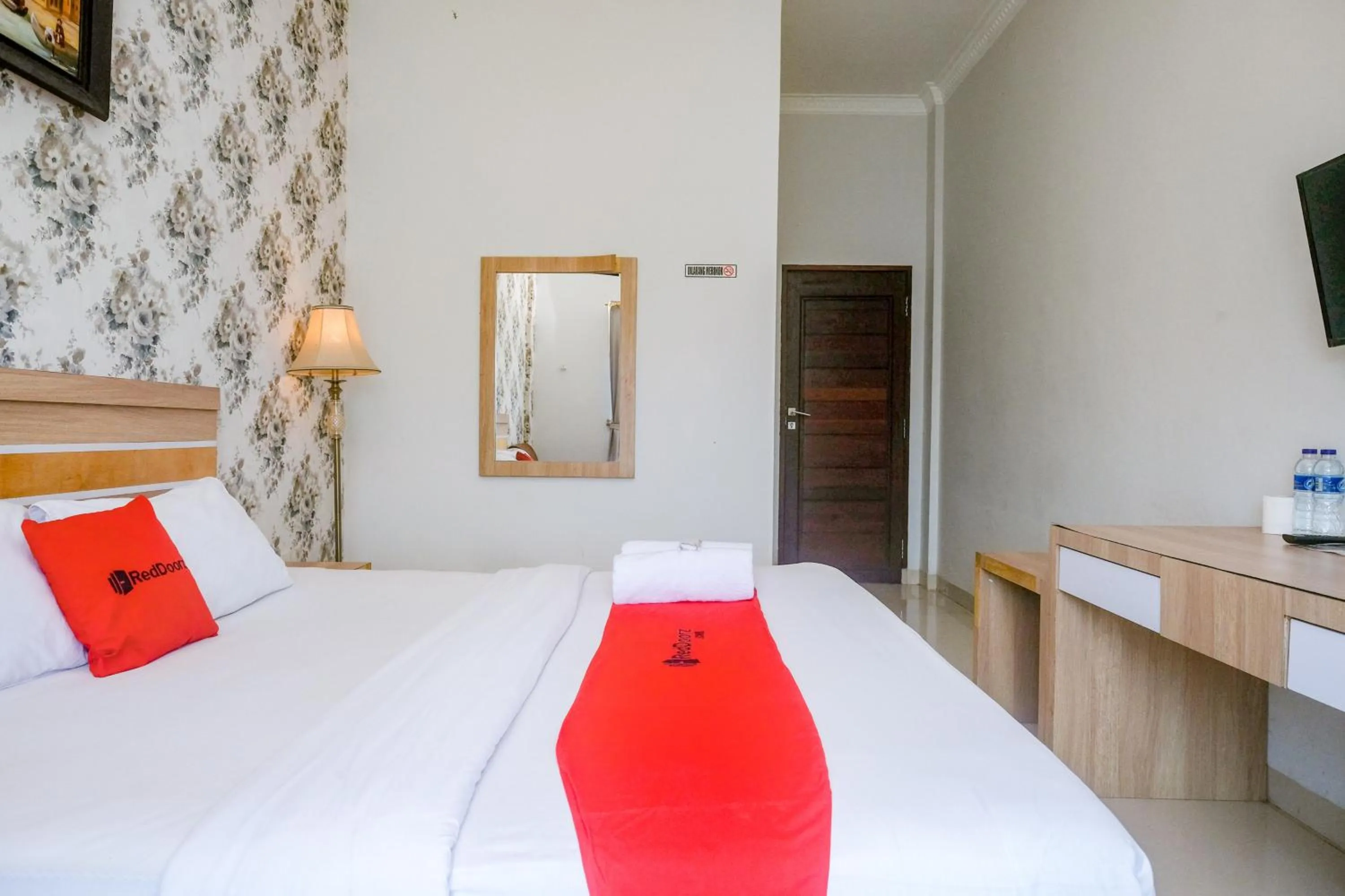 Bed in RedDoorz near Hermes Place Polonia Medan
