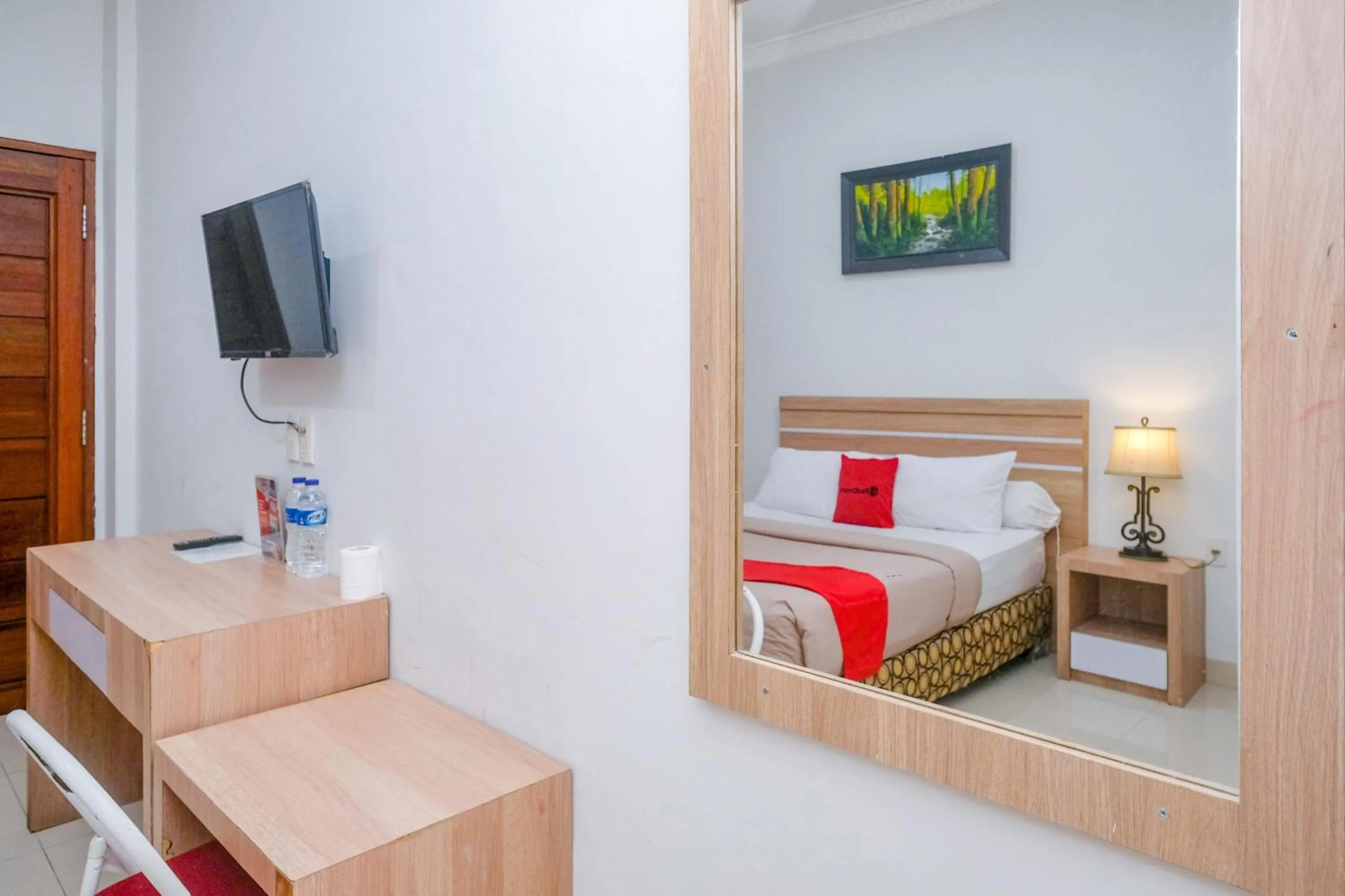 Bed in RedDoorz near Hermes Place Polonia Medan