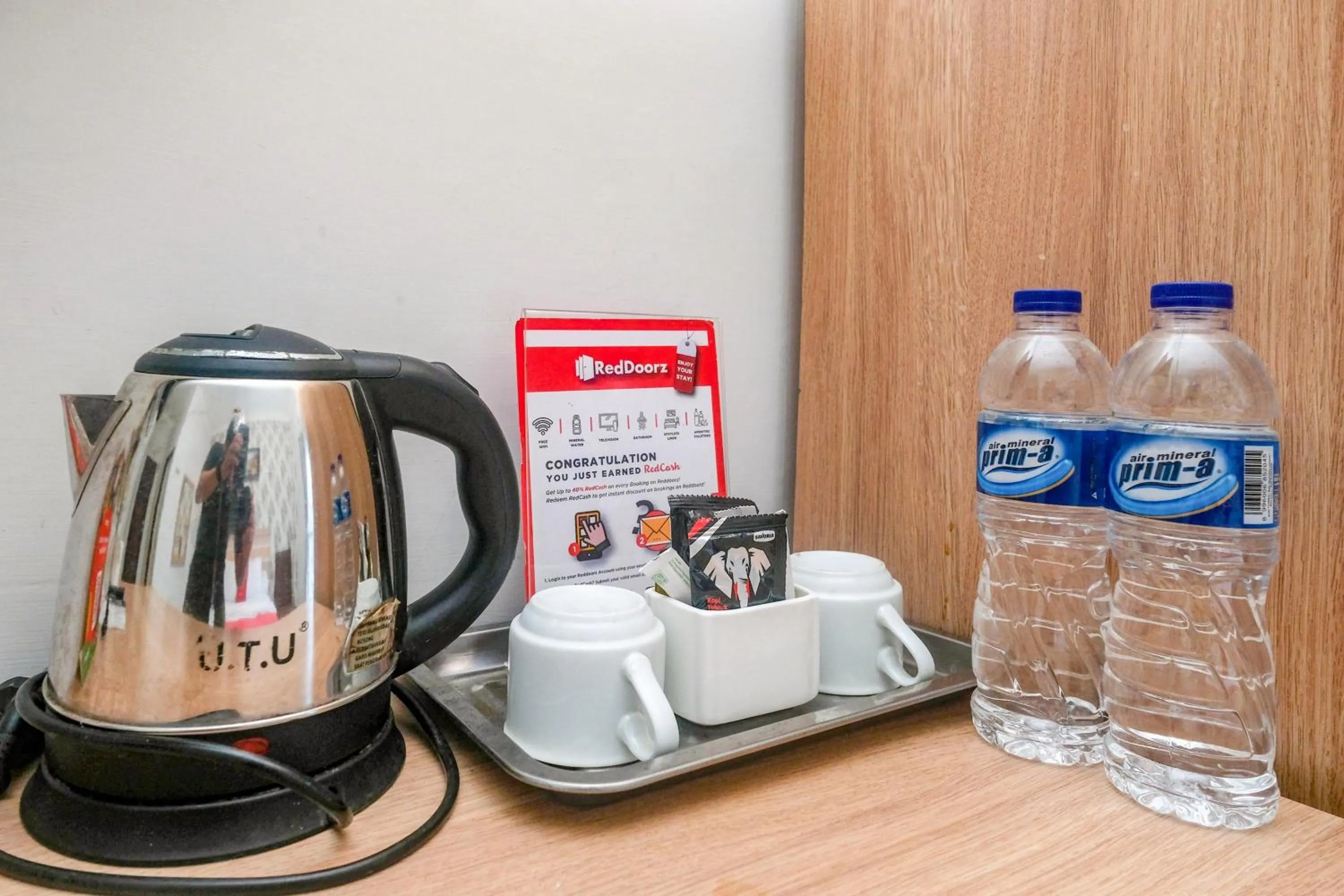 RedDoorz near Hermes Place Polonia Medan