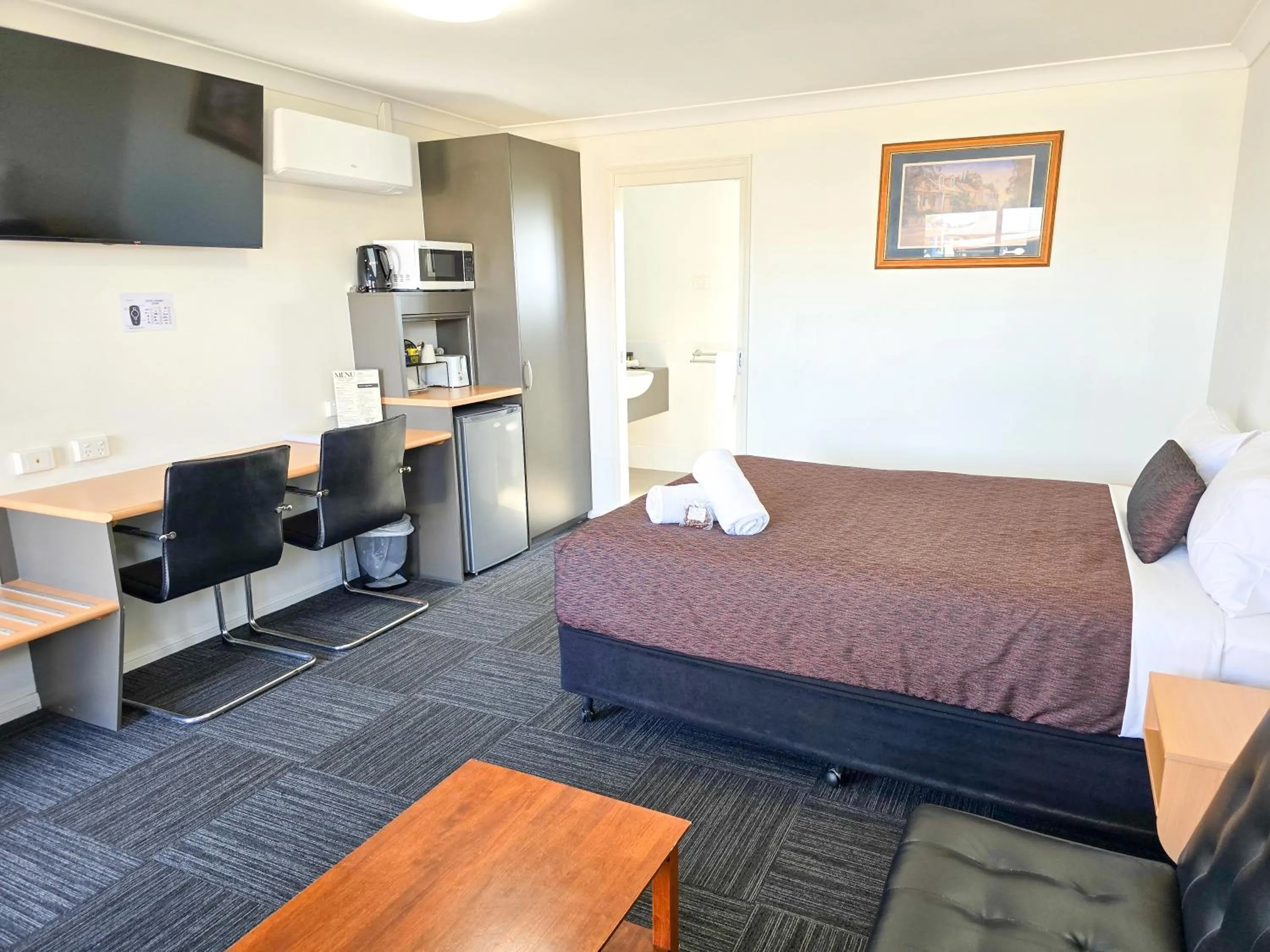 Bed in Ascot Lodge Motor Inn