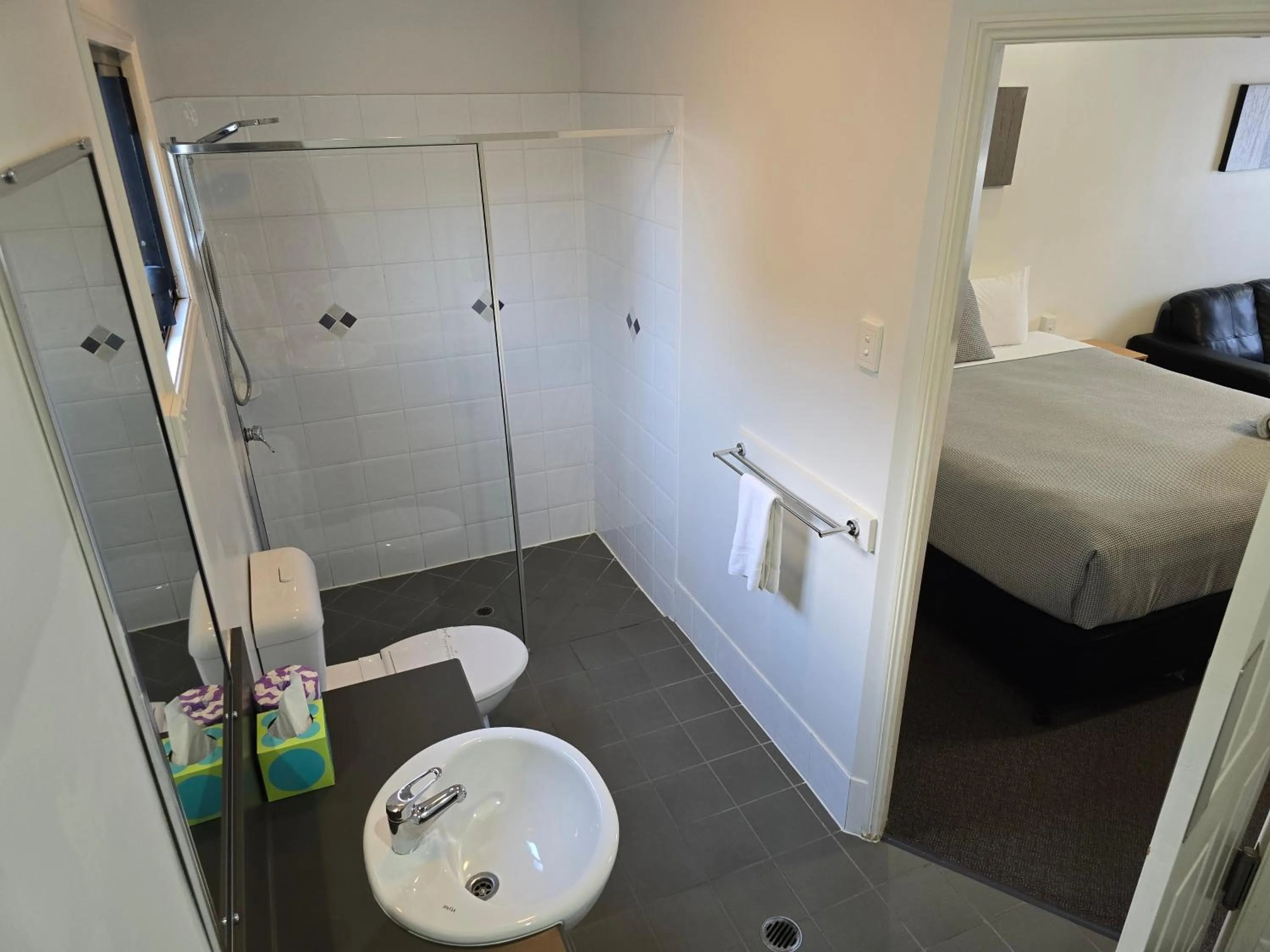 Bed in Ascot Lodge Motor Inn