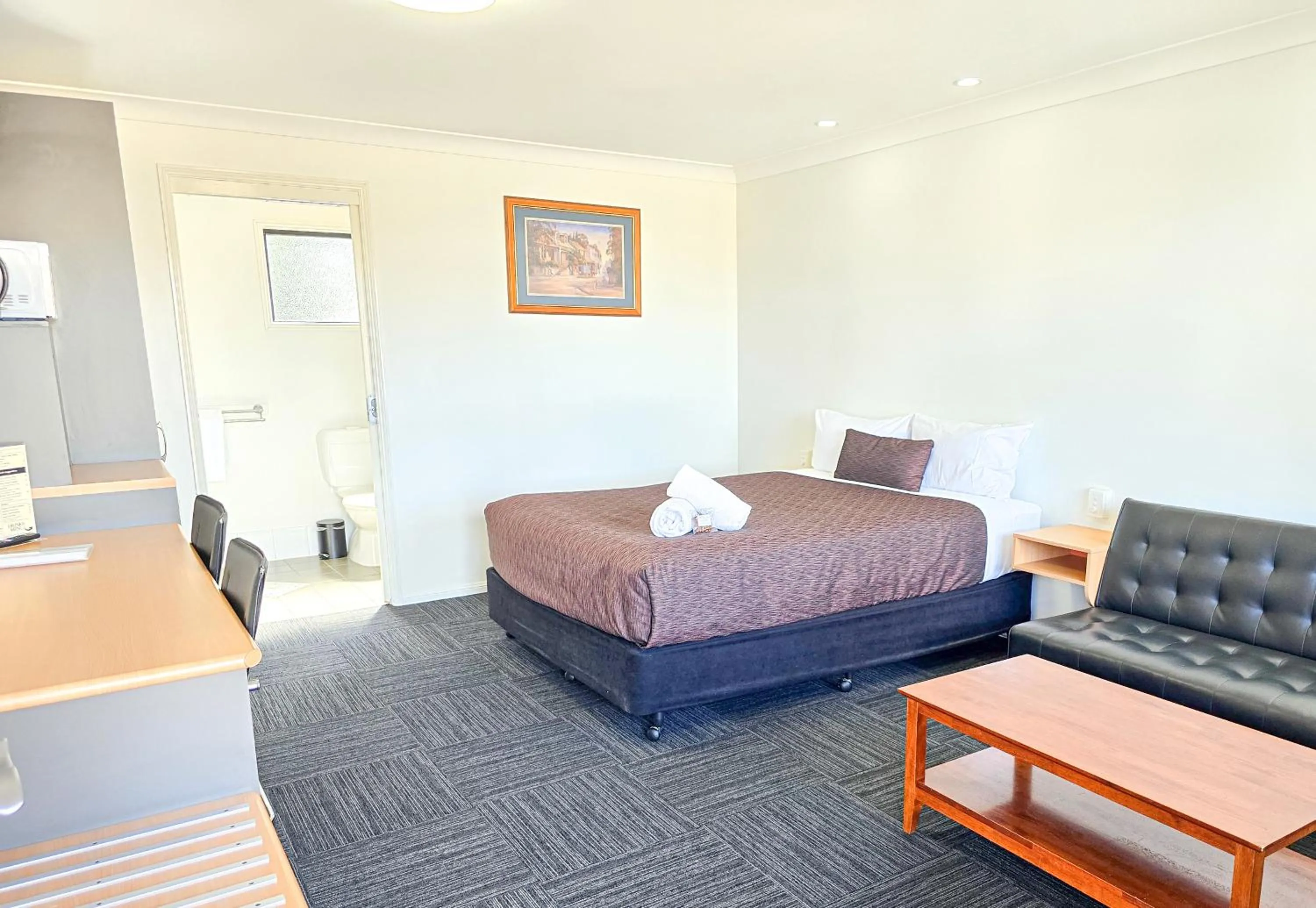 Bed in Ascot Lodge Motor Inn