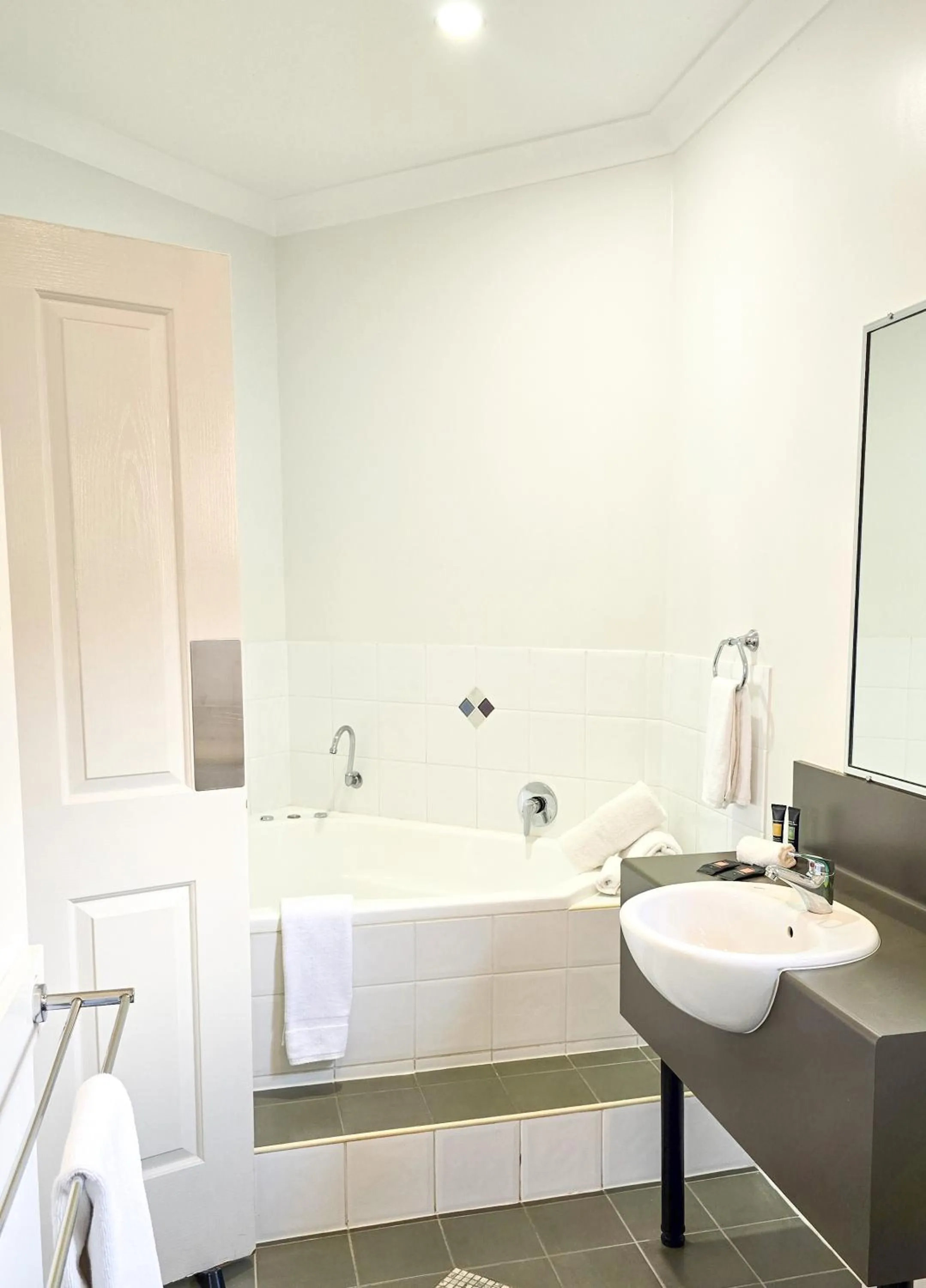 Ascot Lodge Motor Inn