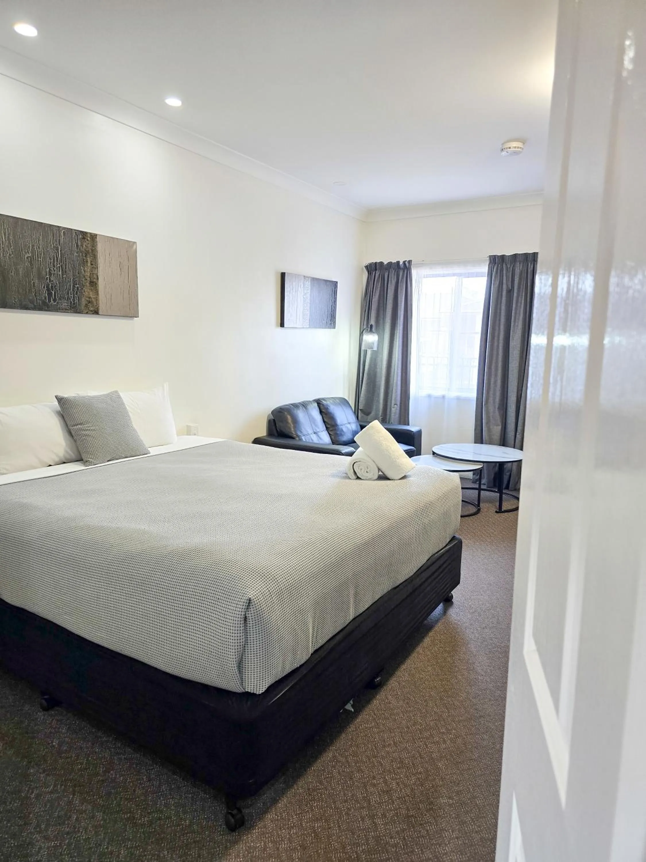 Bed in Ascot Lodge Motor Inn