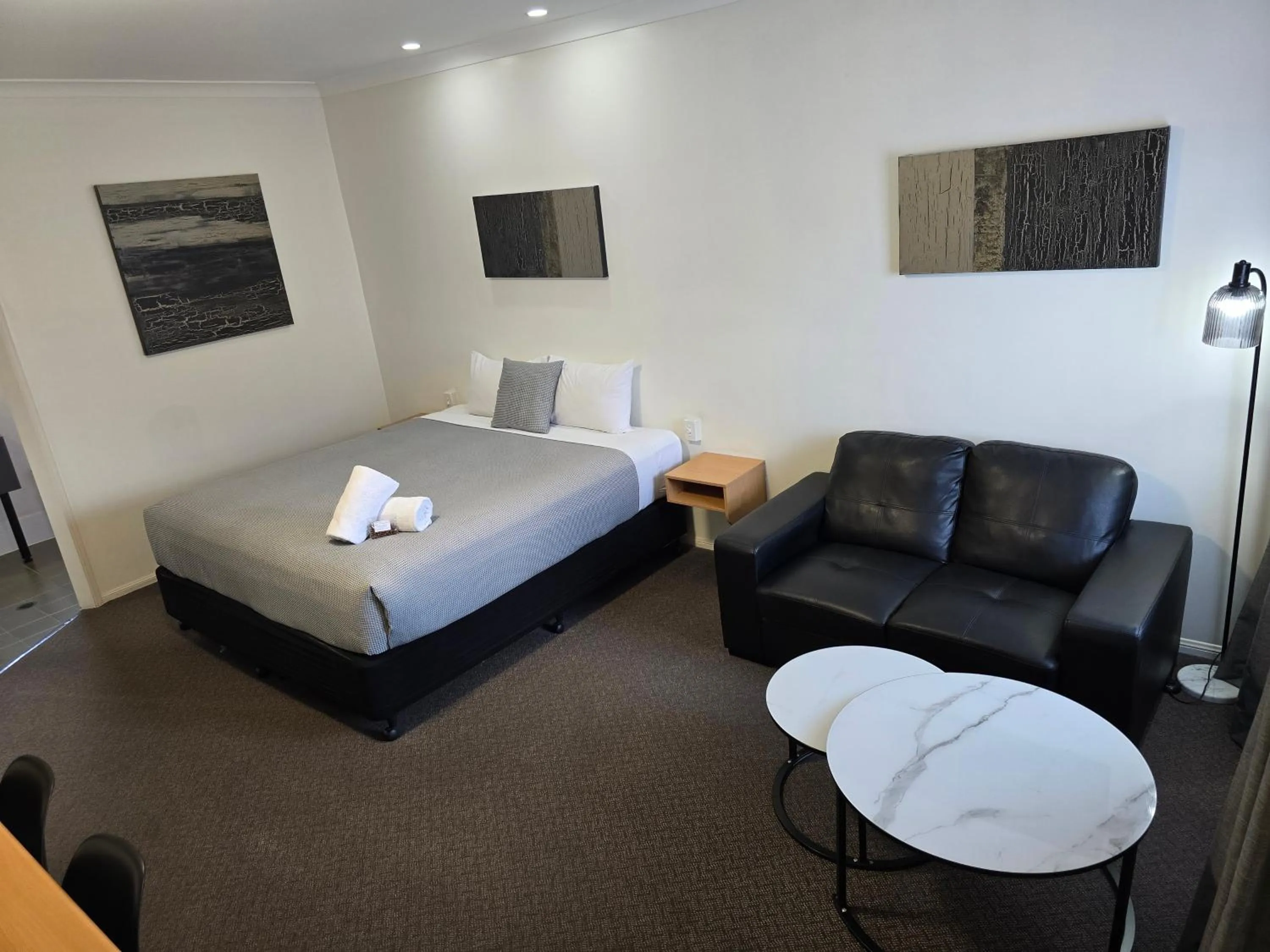 Bed in Ascot Lodge Motor Inn