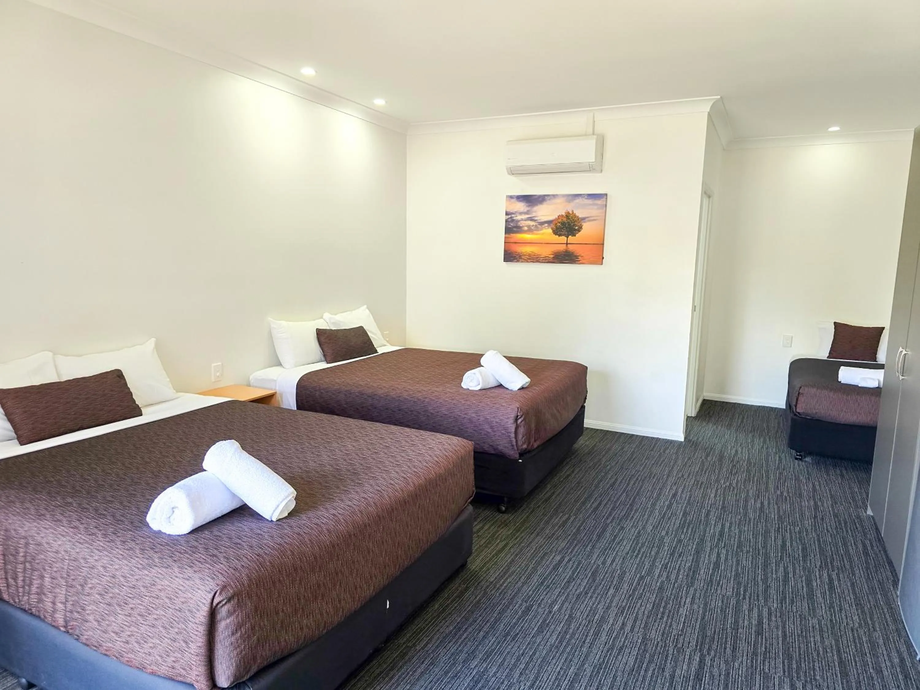 Bed in Ascot Lodge Motor Inn