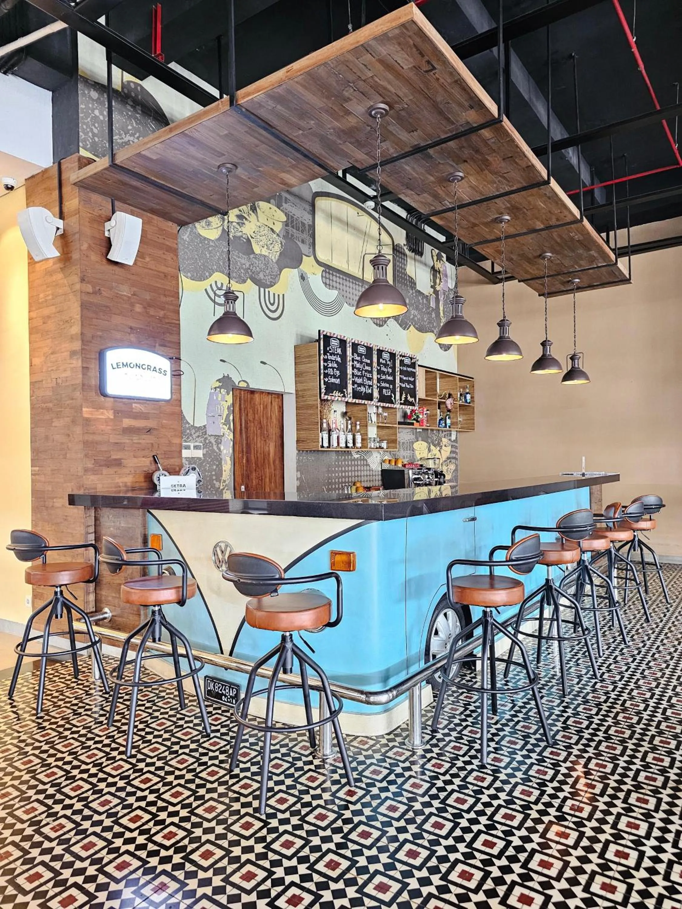 Lounge or bar in Hotel Fortunagrande Jember By Fosia Hotels