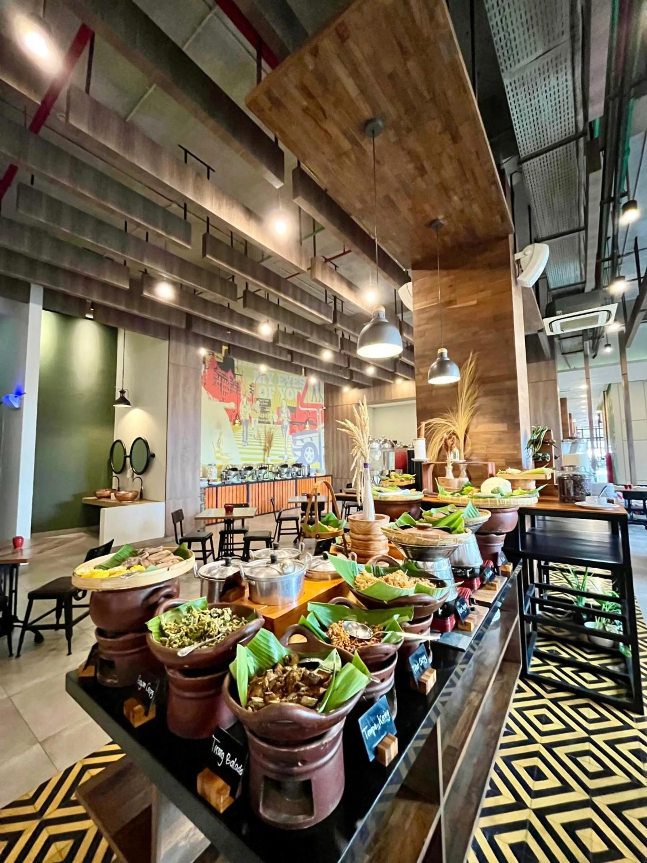 Restaurant/places to eat in Hotel Fortunagrande Jember By Fosia Hotels