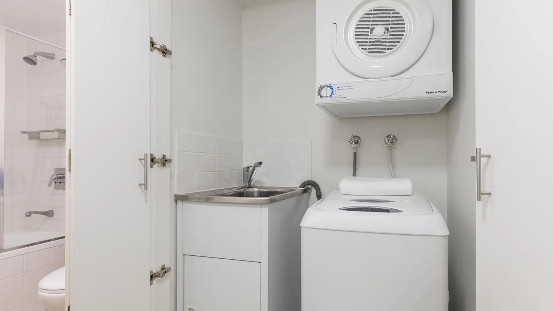 Area and facilities in Oaks Brisbane Aurora Suites