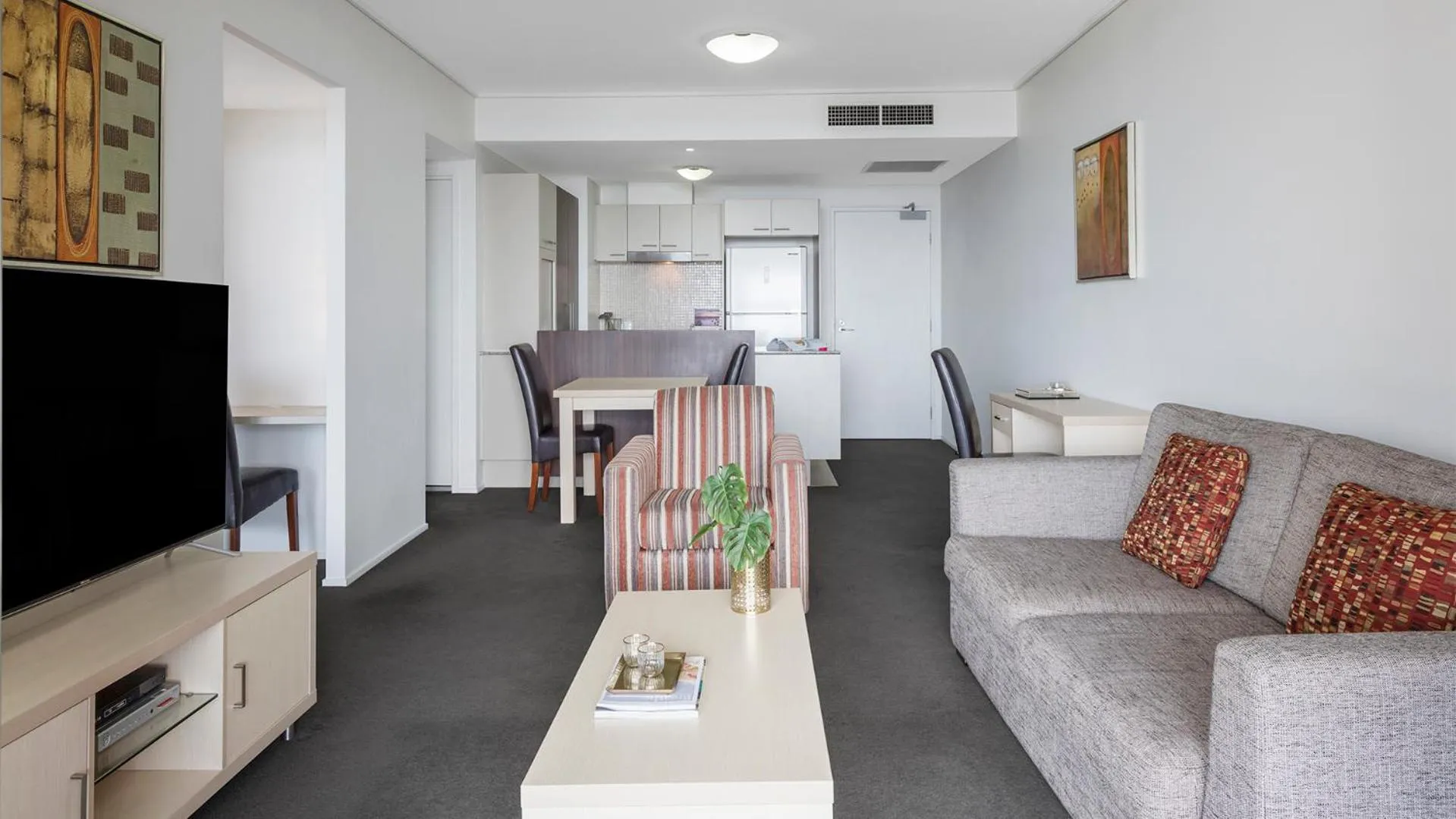 TV and multimedia in Oaks Brisbane Aurora Suites