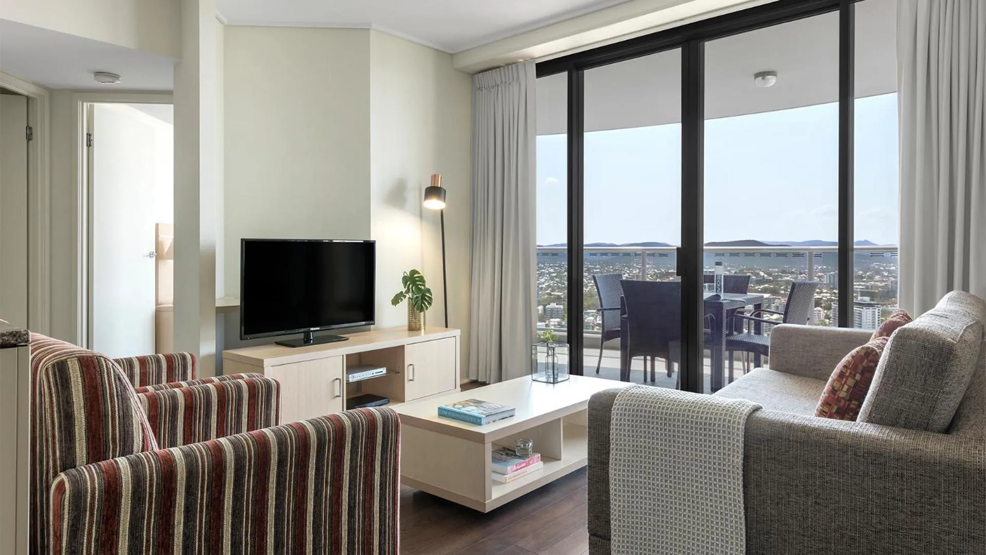 TV and multimedia in Oaks Brisbane Aurora Suites