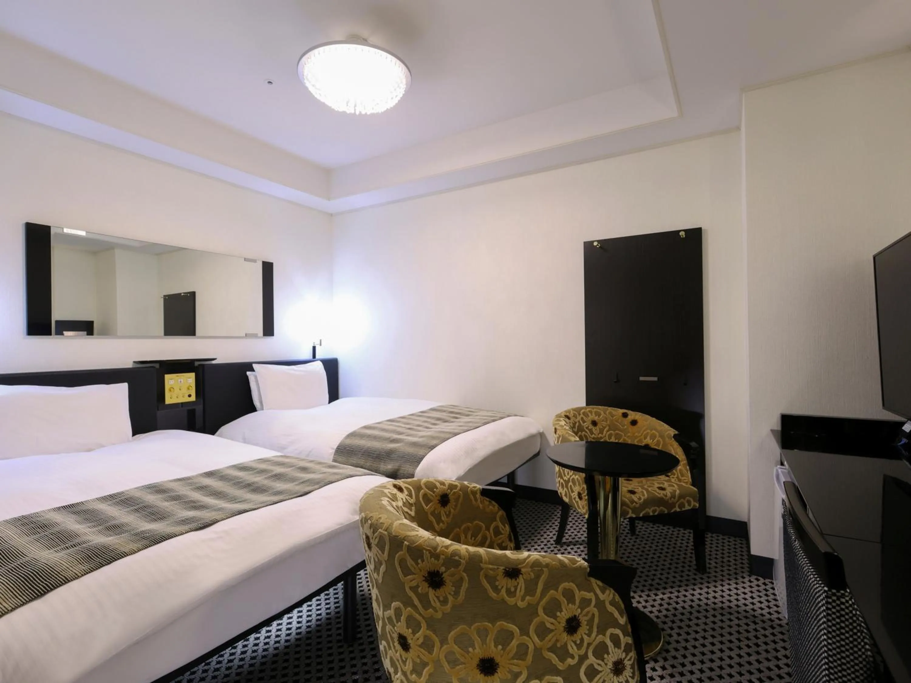 Photo of the whole room, Bed in APA Hotel Kanda Ekihigashi