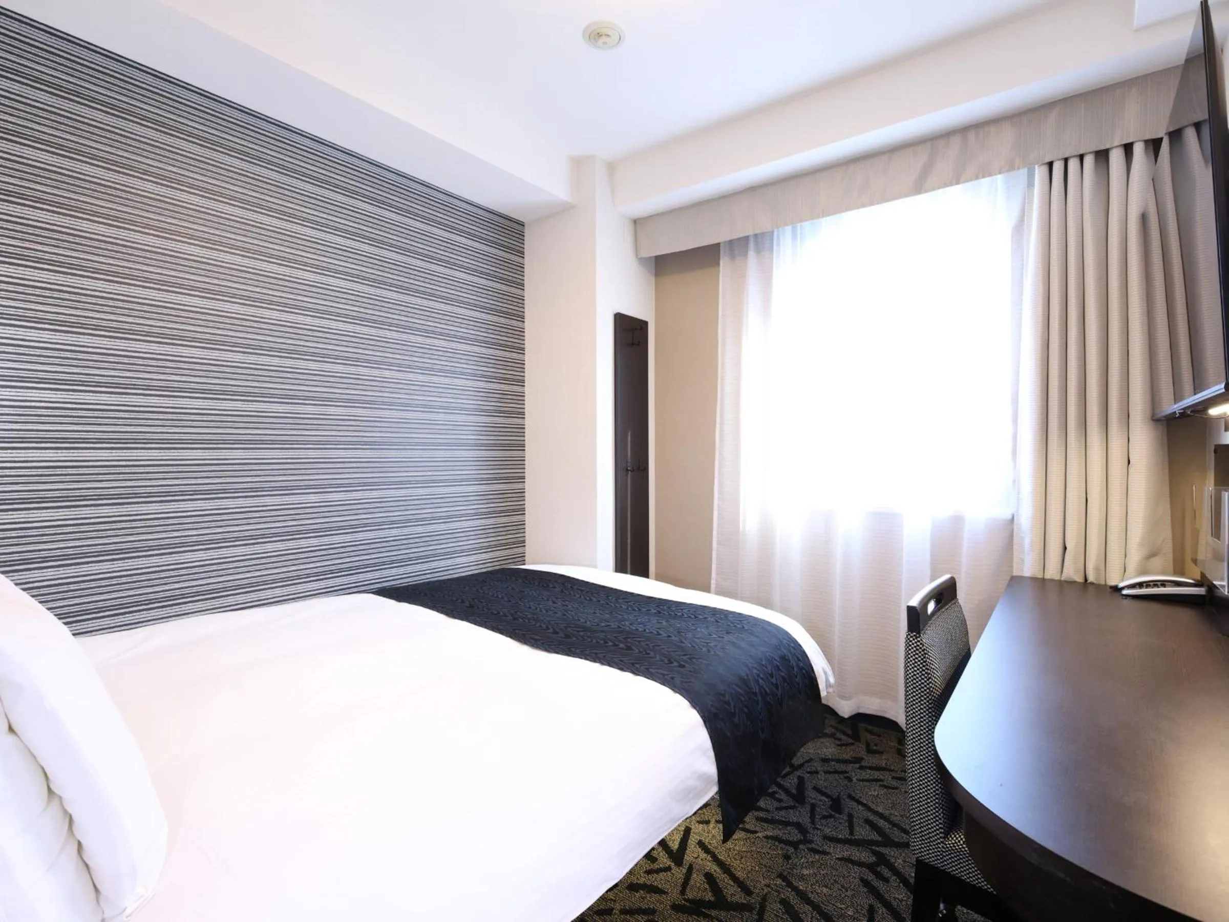 Photo of the whole room, Bed in APA Hotel Kanda Ekihigashi