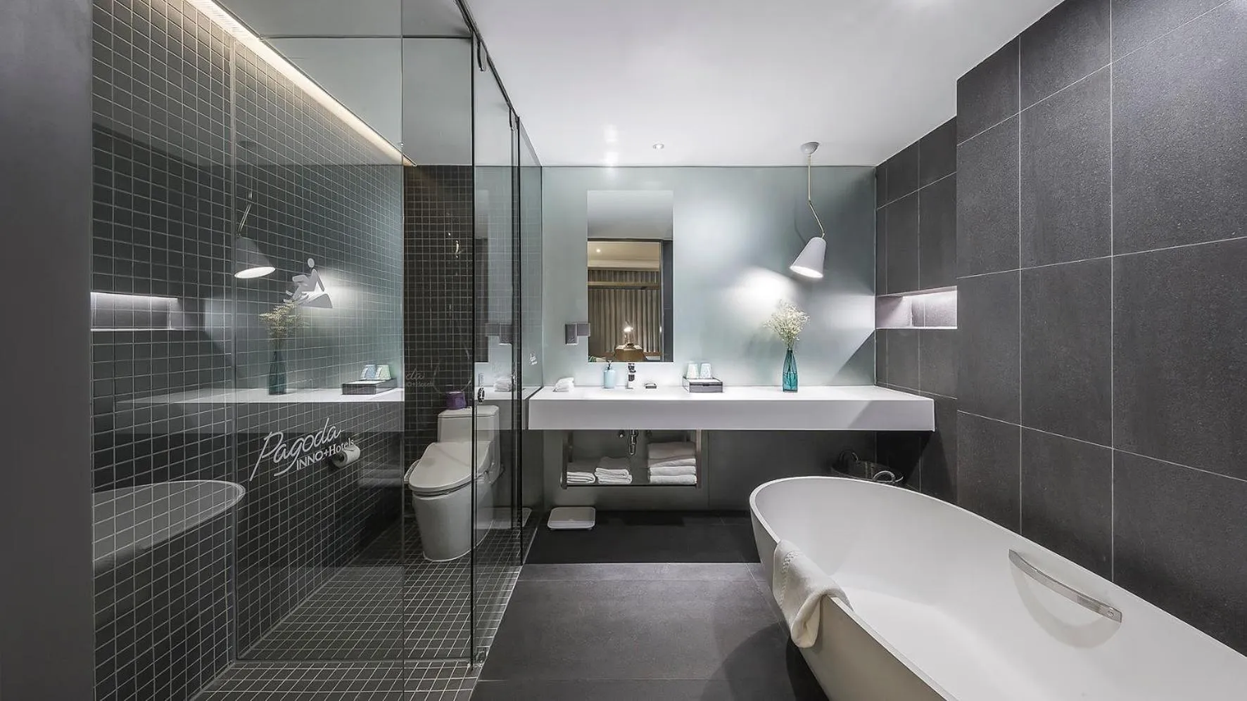 Bathroom in Shanghai Pagoda INNO Hotel