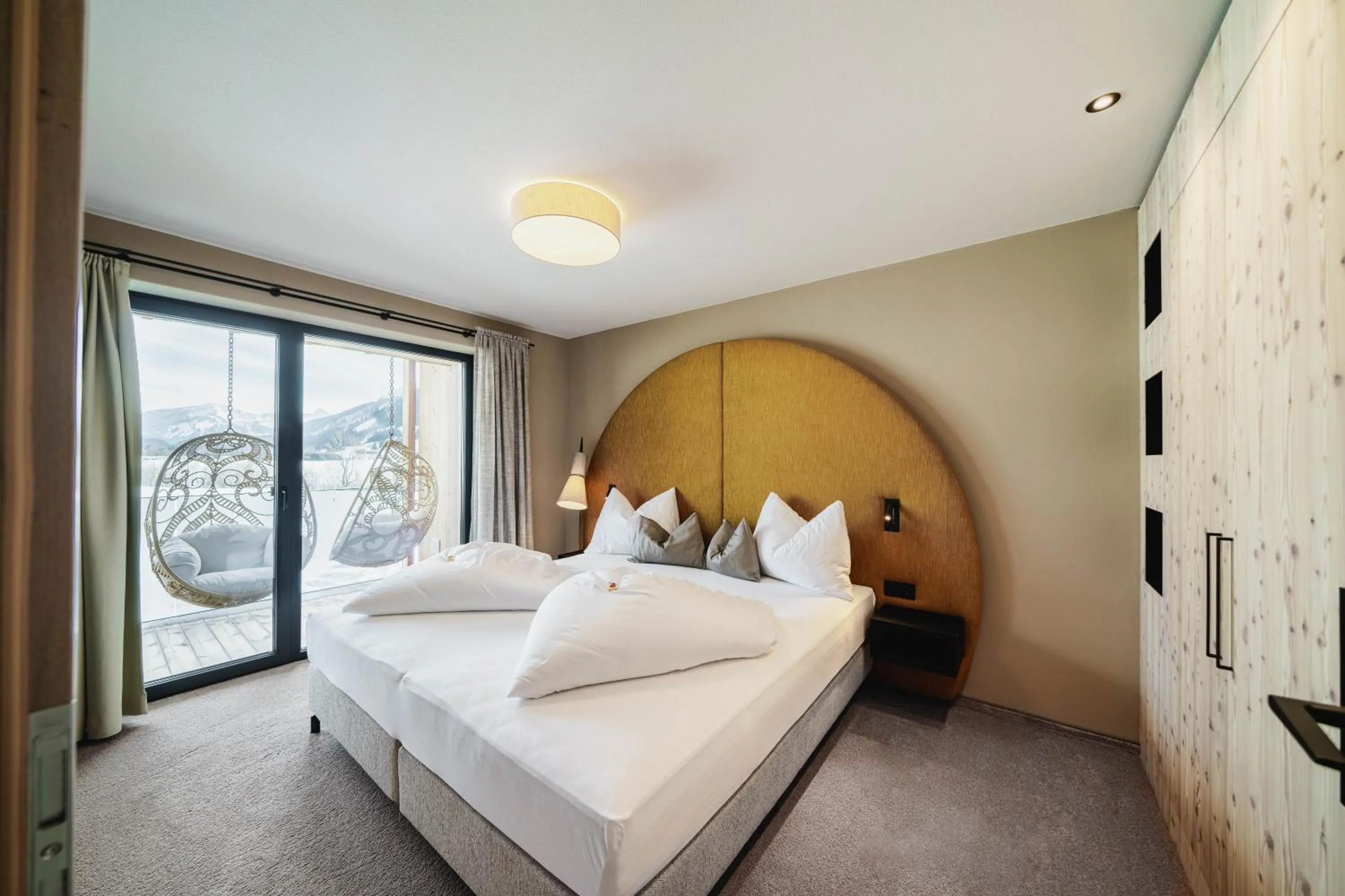 Photo of the whole room, Bed in MONS suites wine passion