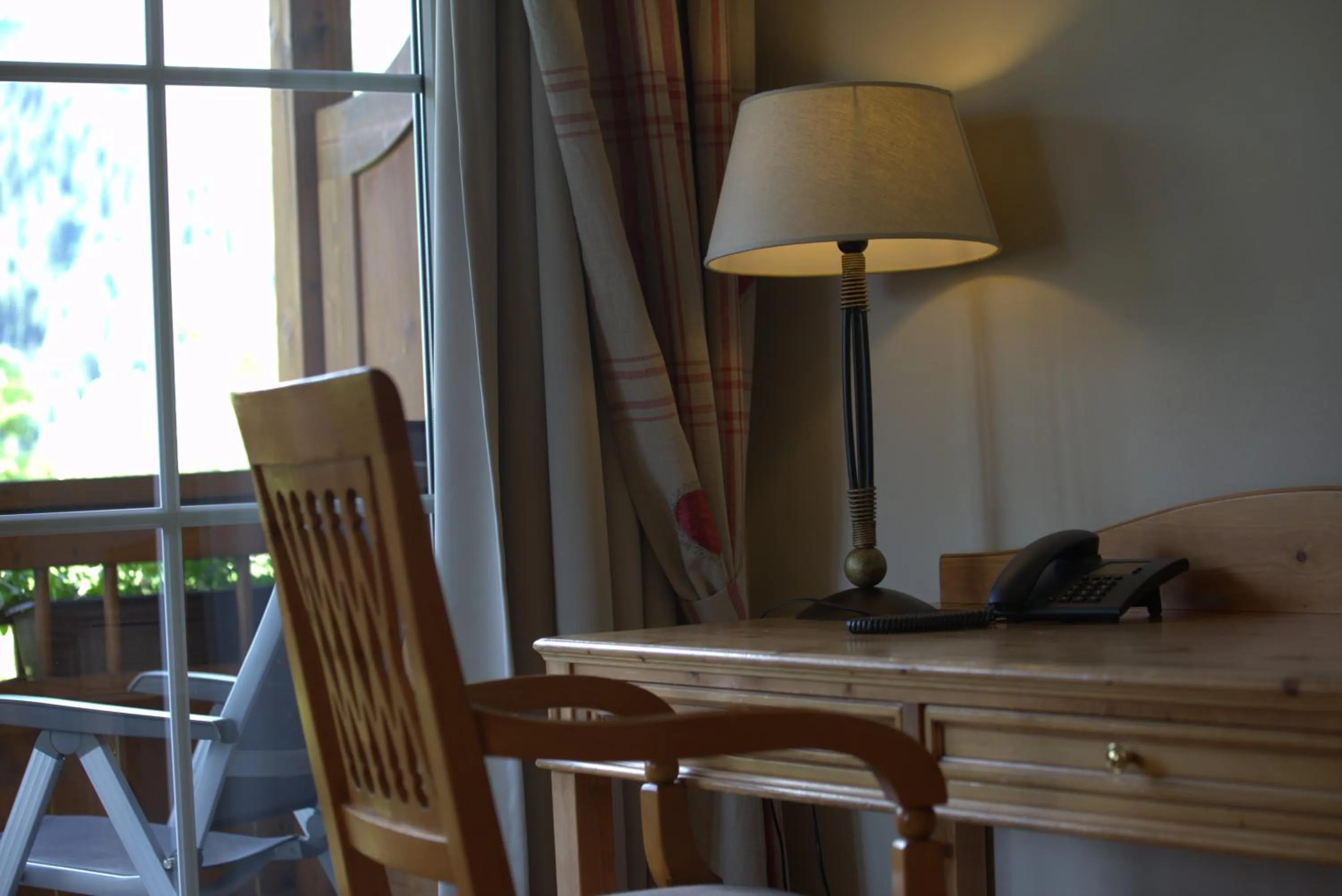 Photo of the whole room in MONS suites wine passion