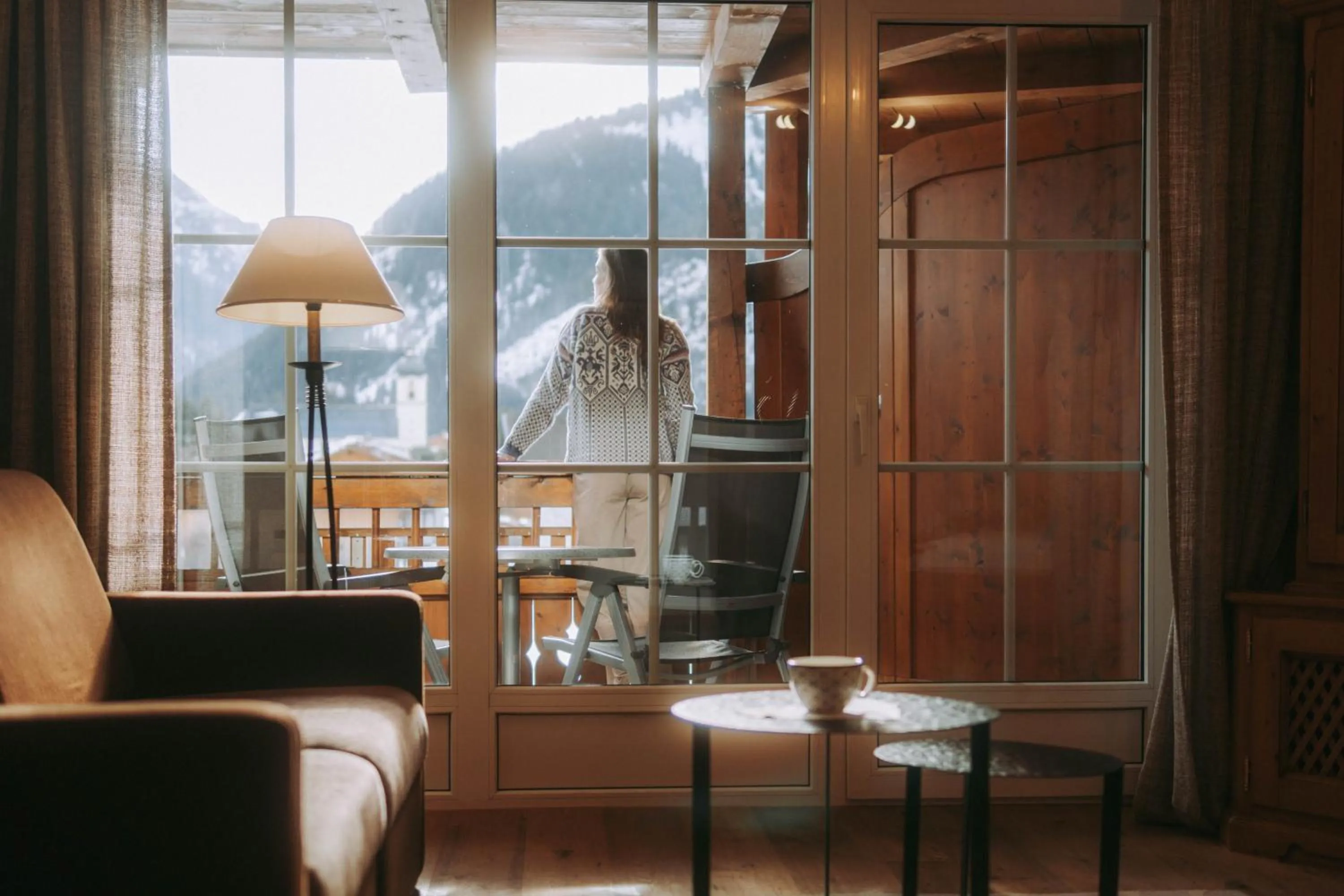 Photo of the whole room in MONS suites wine passion