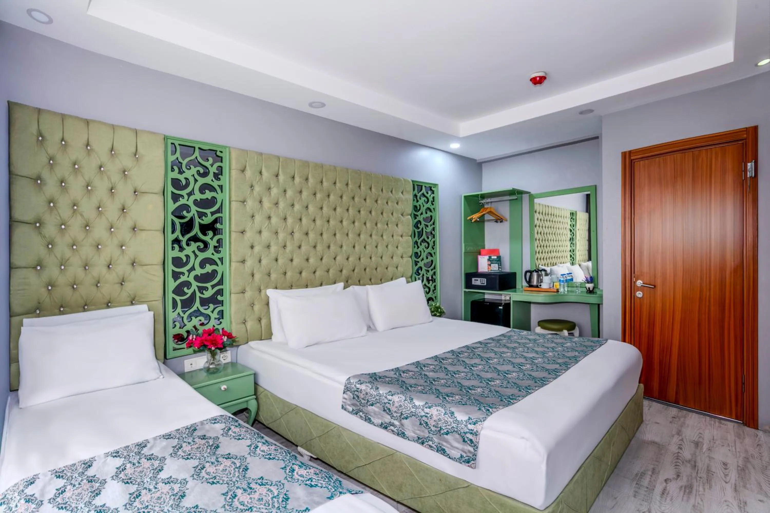 Photo of the whole room, Bed in Green Garden Hotel - Bahçelievler