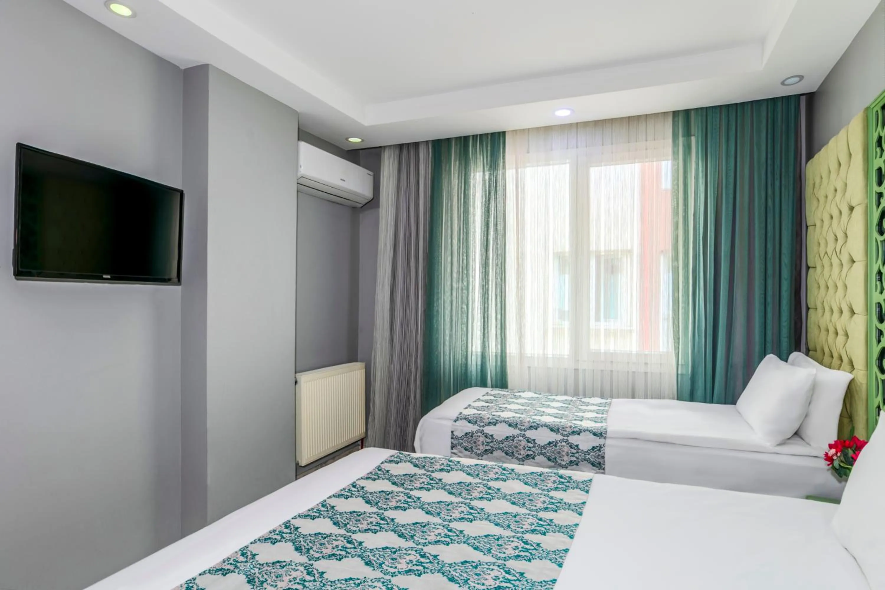 Photo of the whole room, Bed in Green Garden Hotel - Bahçelievler