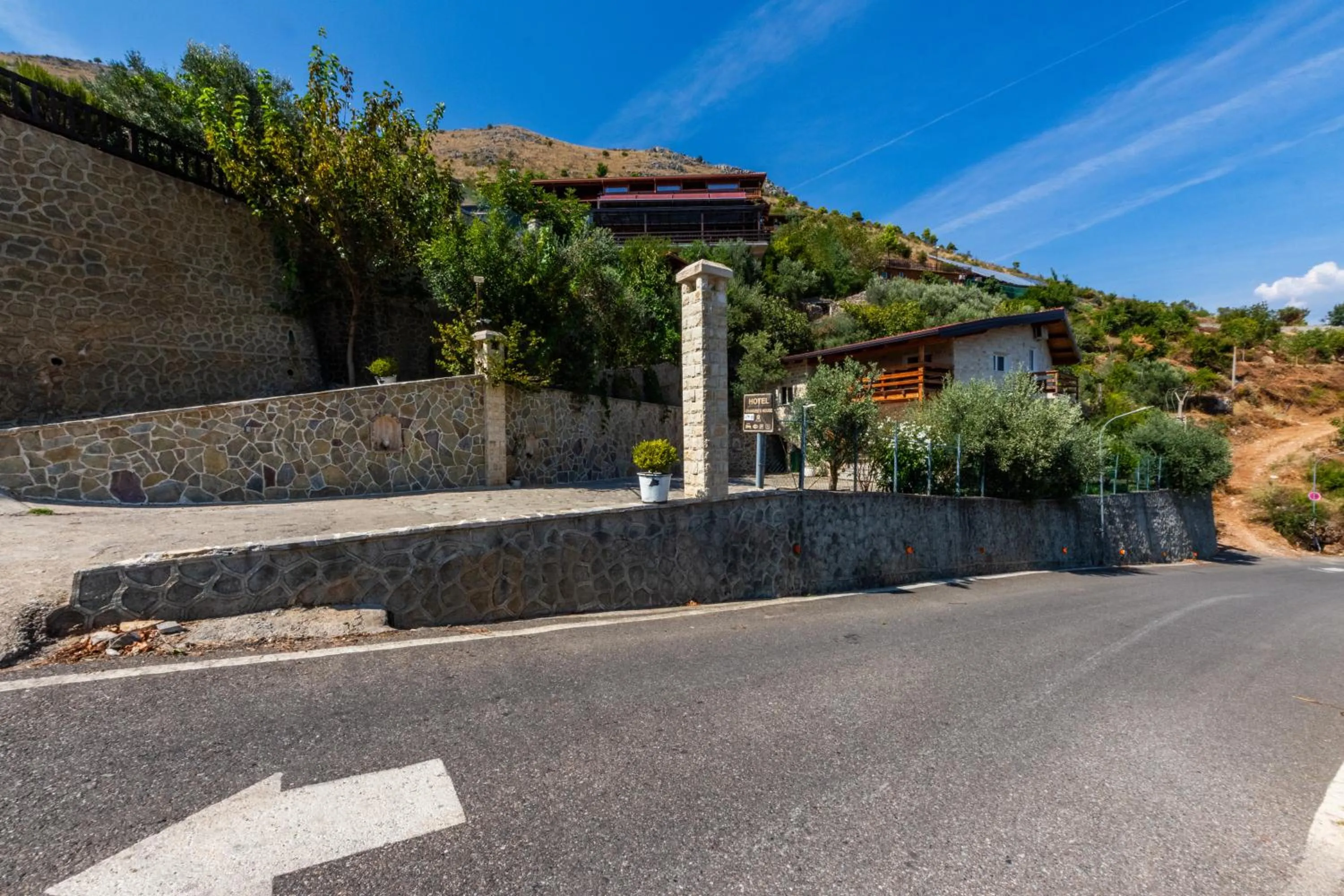 Hotel Grandpa's House