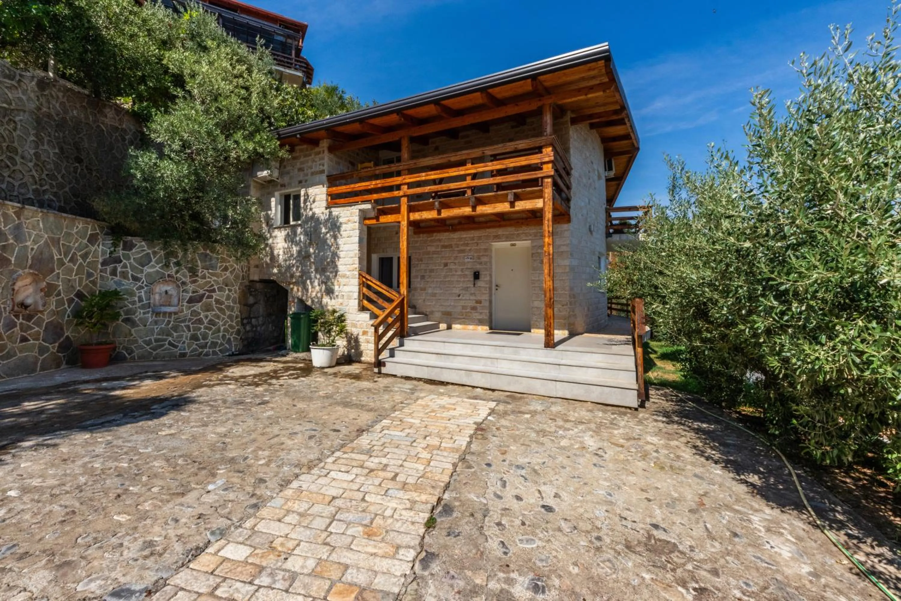 Hotel Grandpa's House