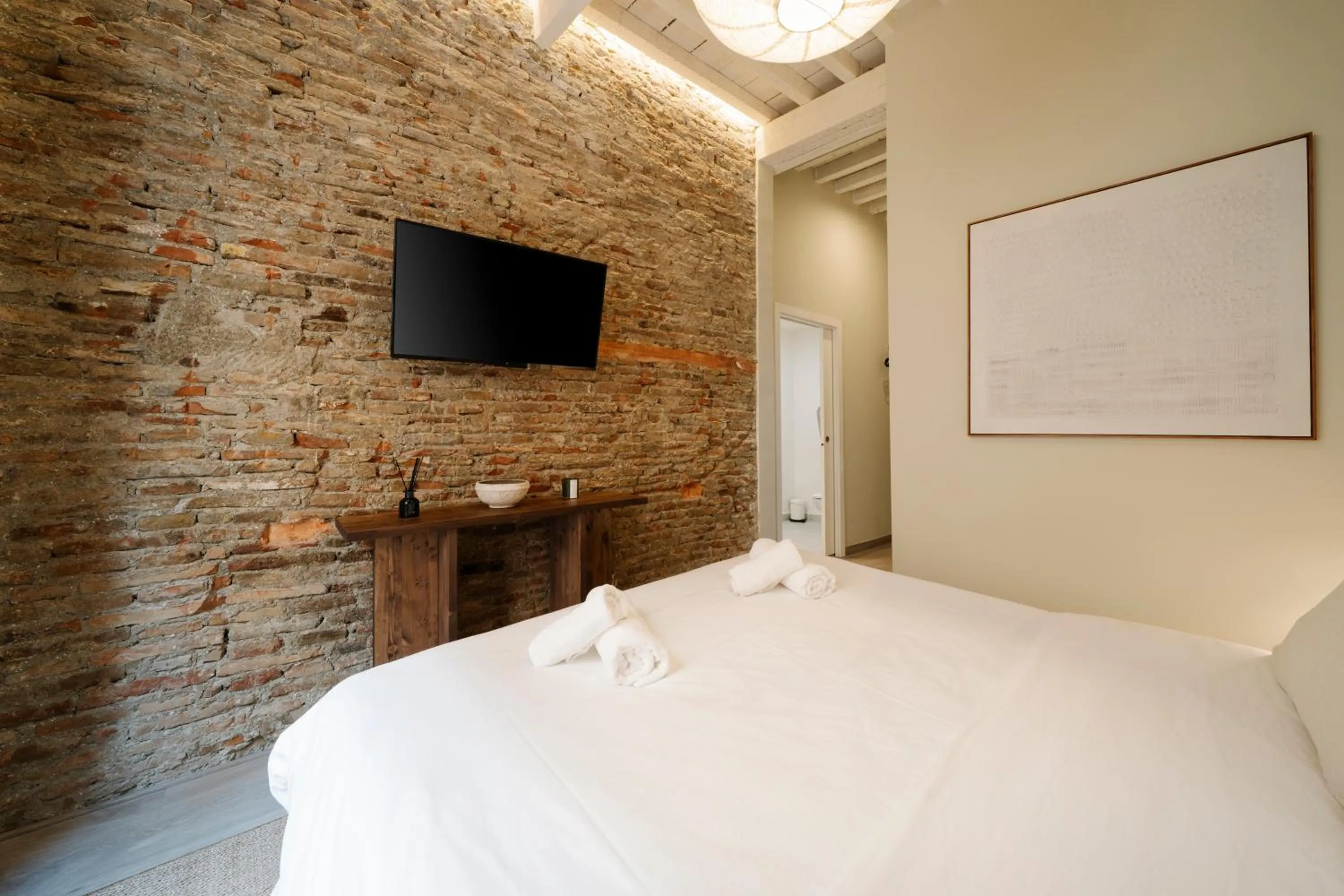 Bed in Cream Boutique Málaga