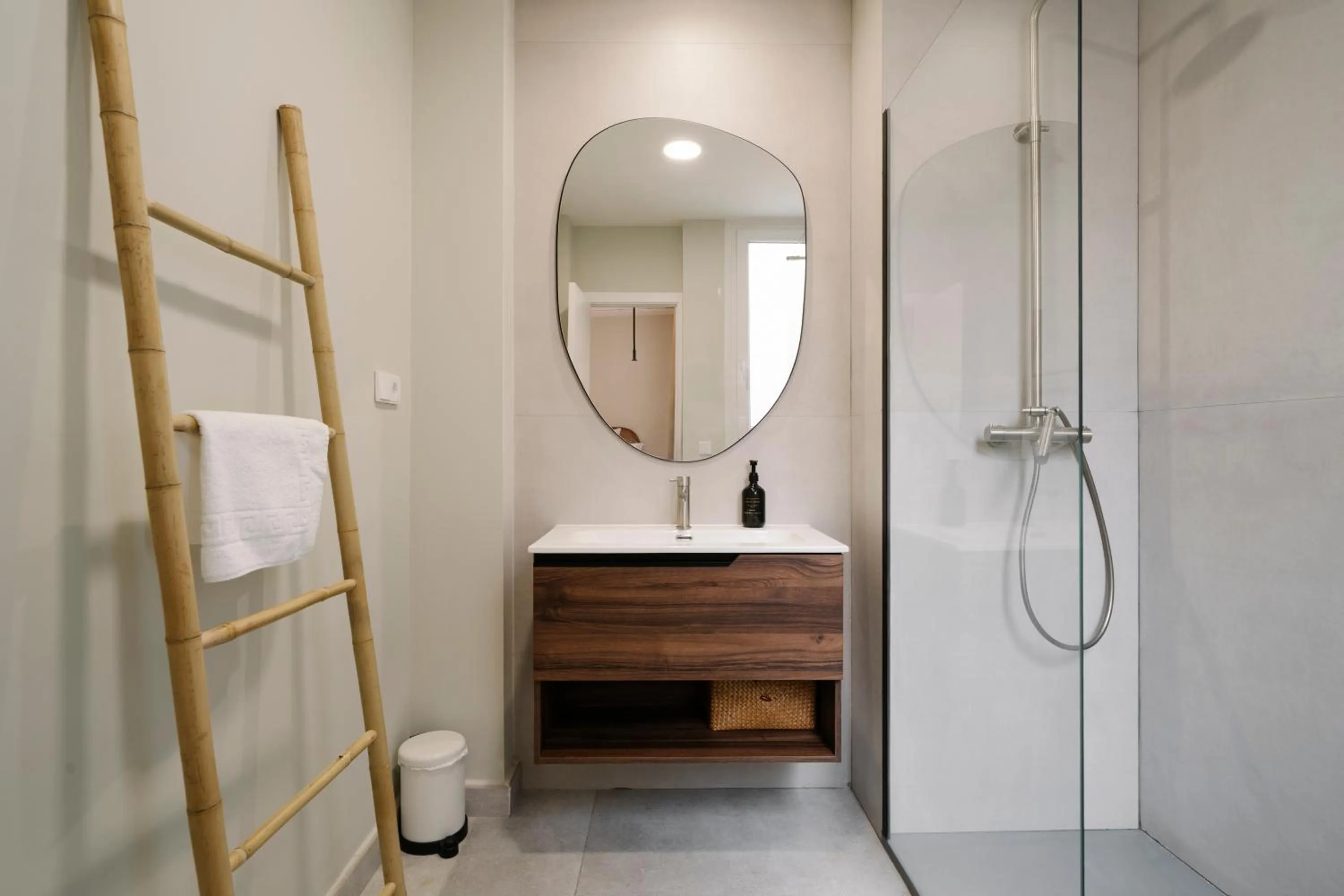 Shower in Cream Boutique Málaga