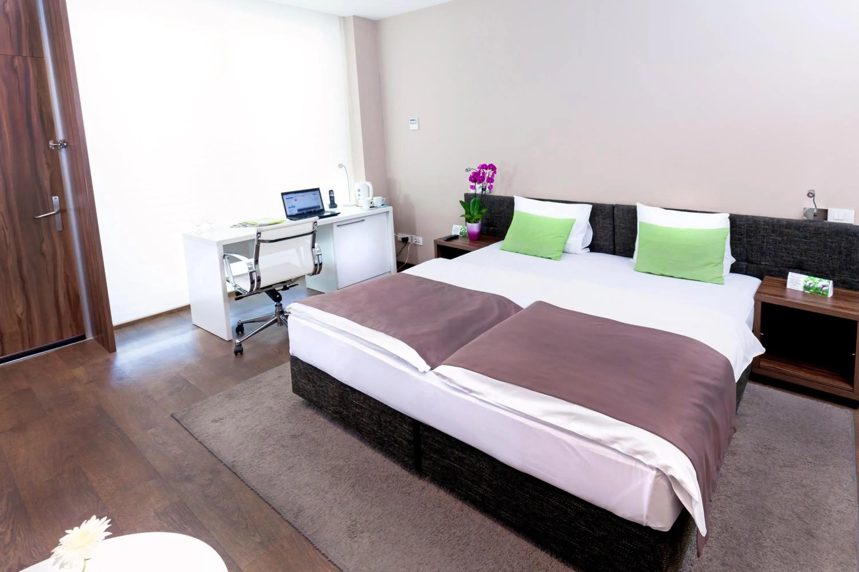 Spring, Bed in Adresa Suites