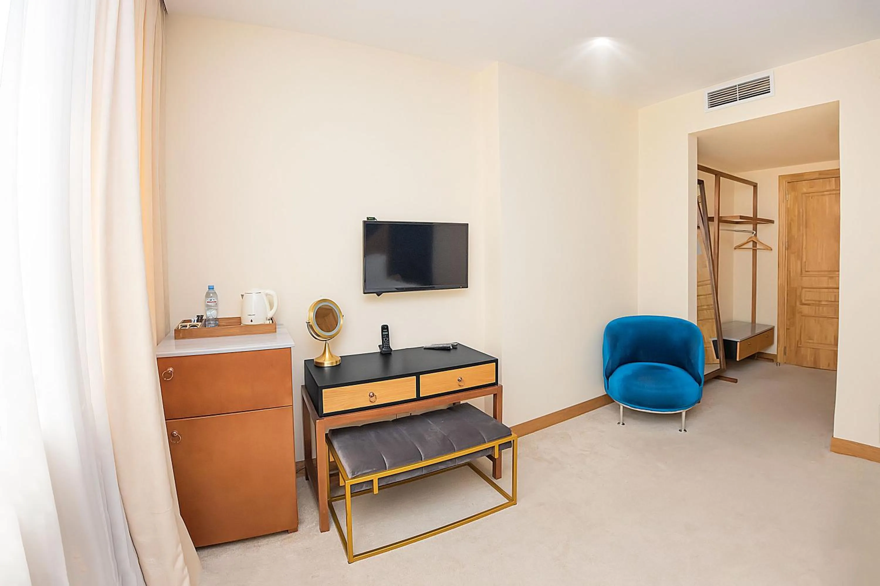 TV and multimedia in Folk Boutique Hotel