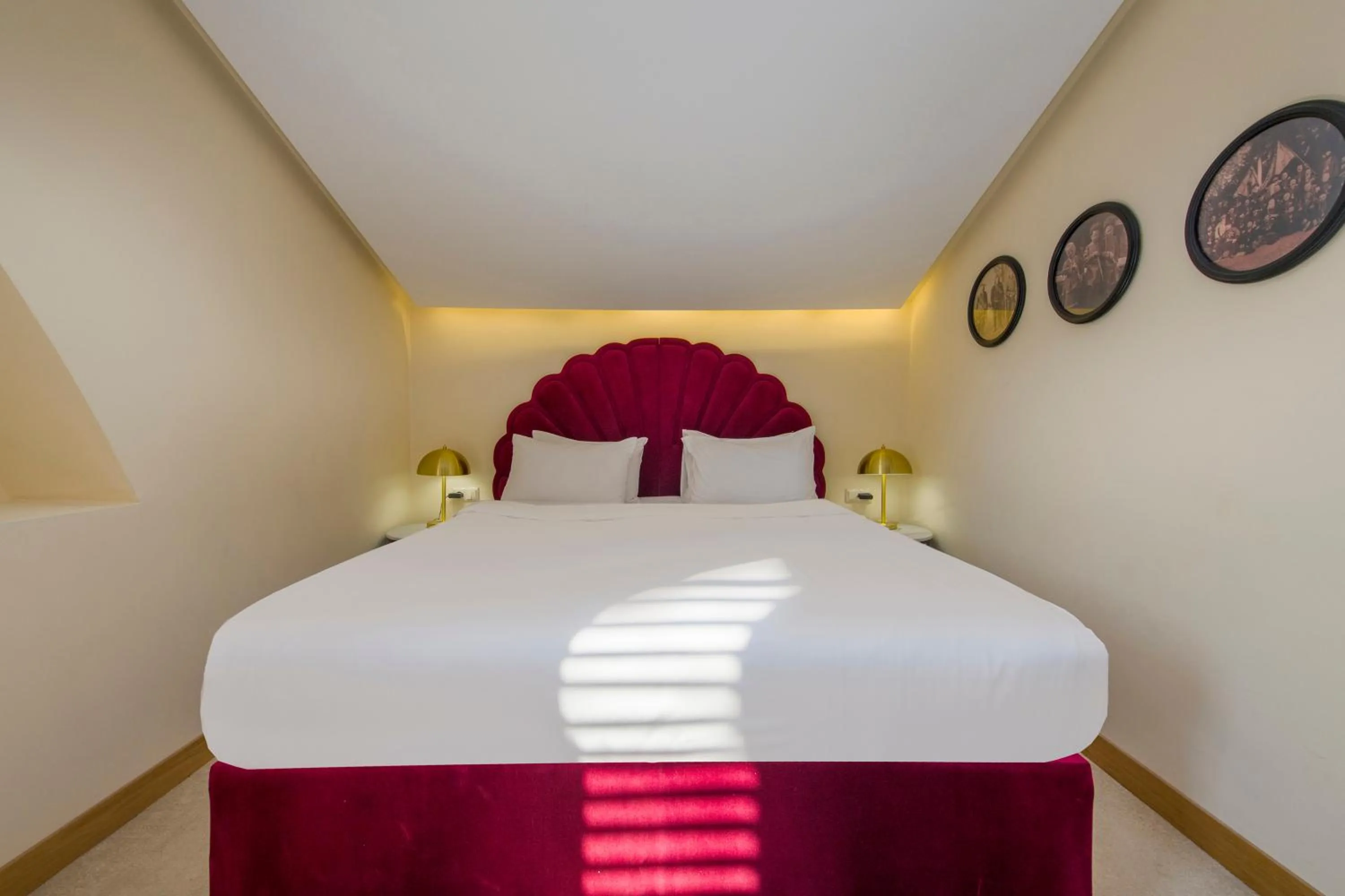 Coffee/tea facilities, Bed in Folk Boutique Hotel