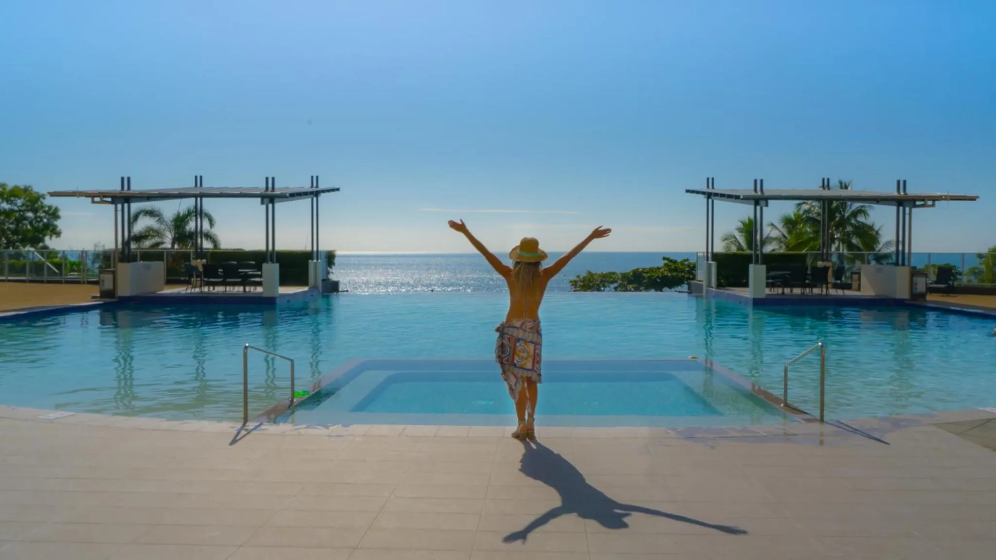Swimming pool in Vue Apartments Trinity Beach