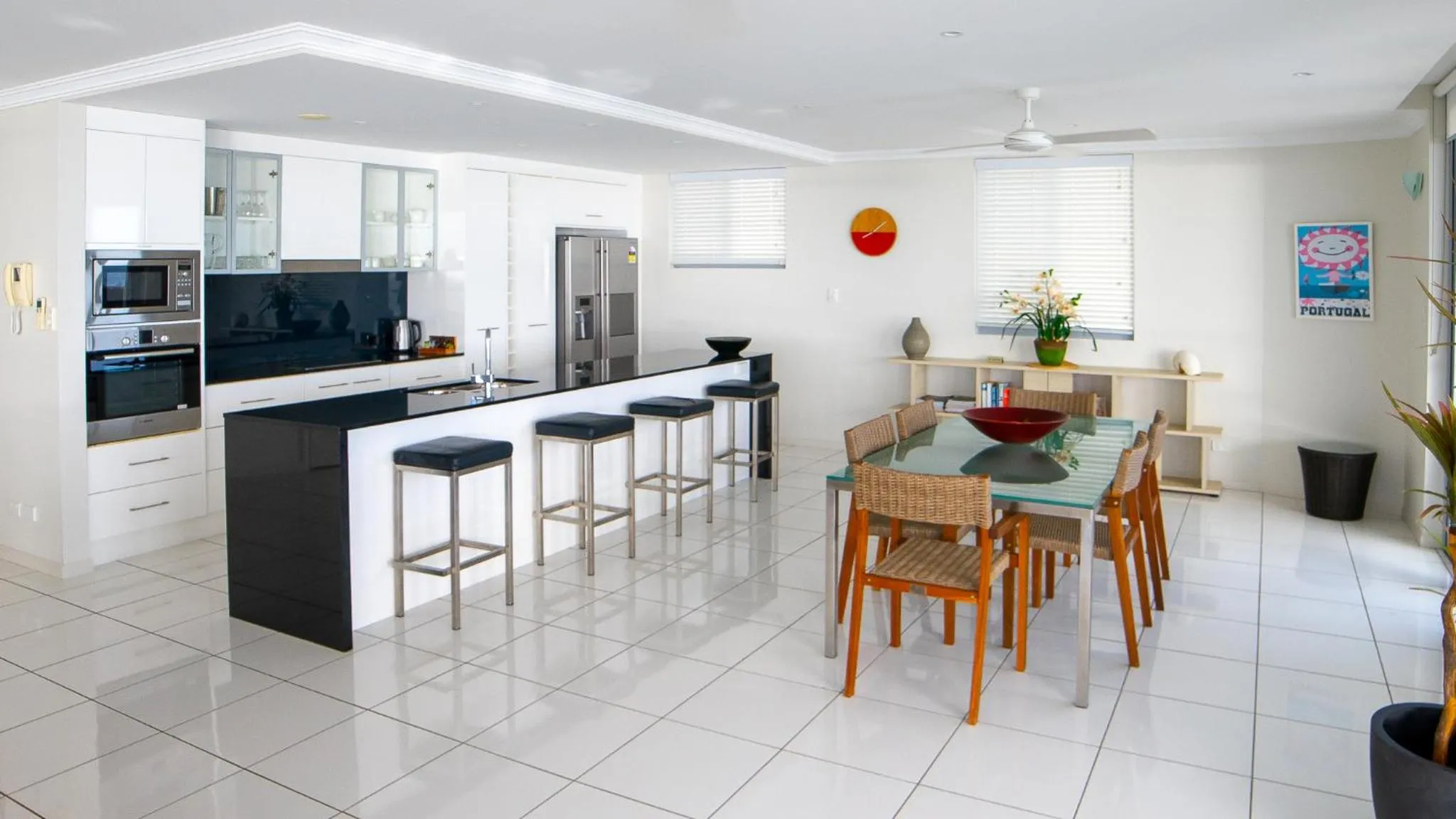 Dining area in Vue Apartments Trinity Beach