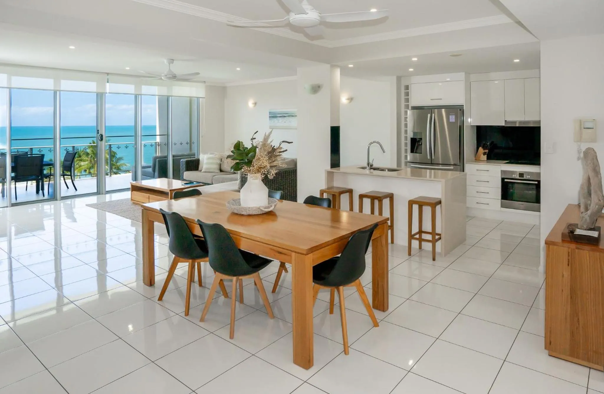 Dining area in Vue Apartments Trinity Beach