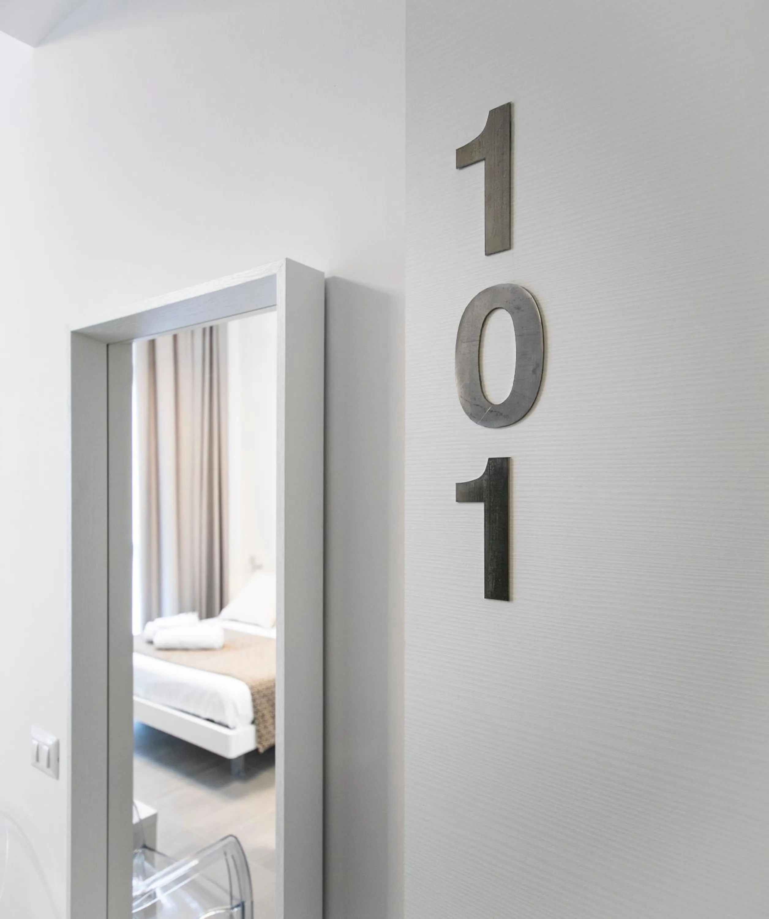 Decorative detail, Bed in Suite Quaroni