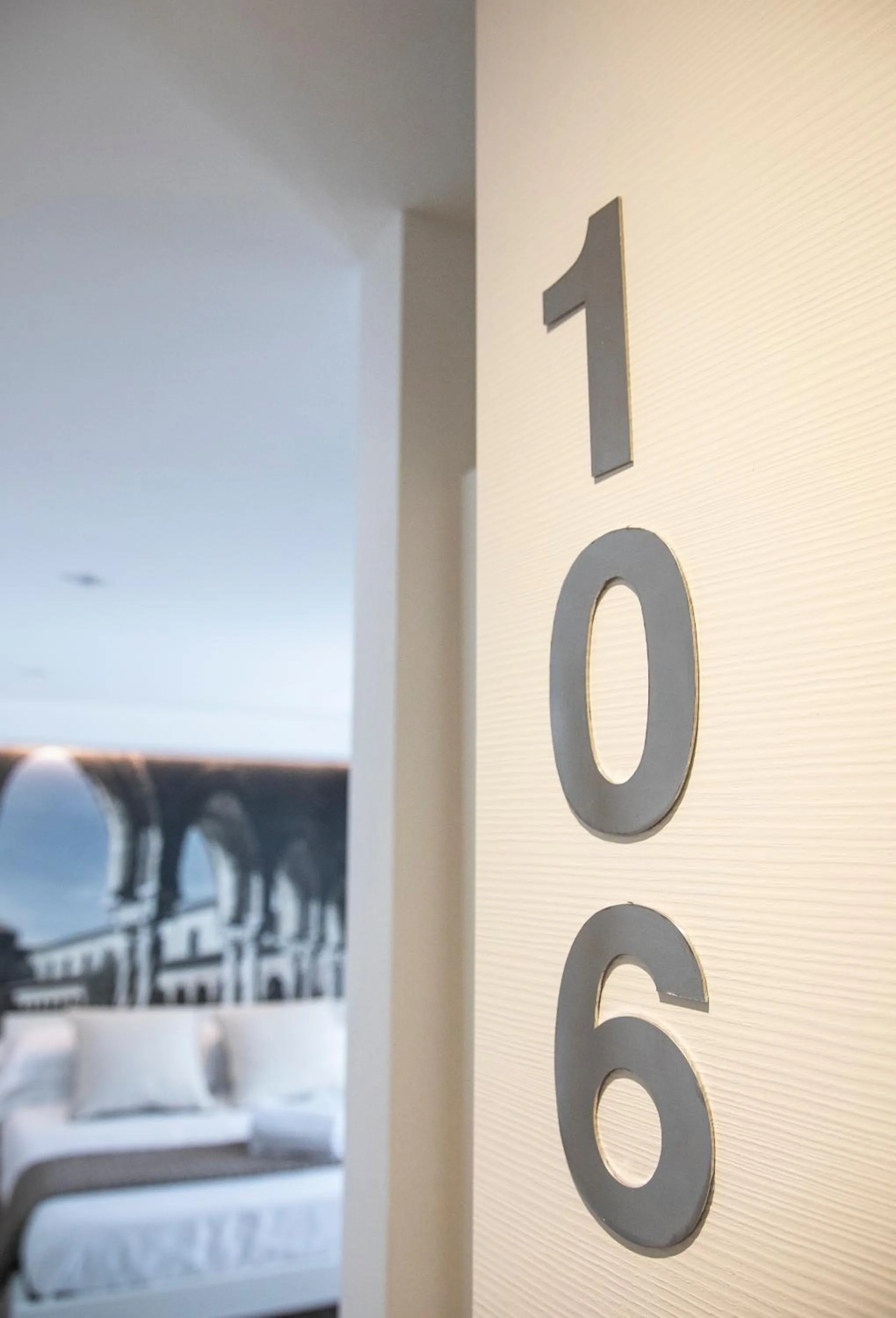 Decorative detail, Bed in Suite Quaroni