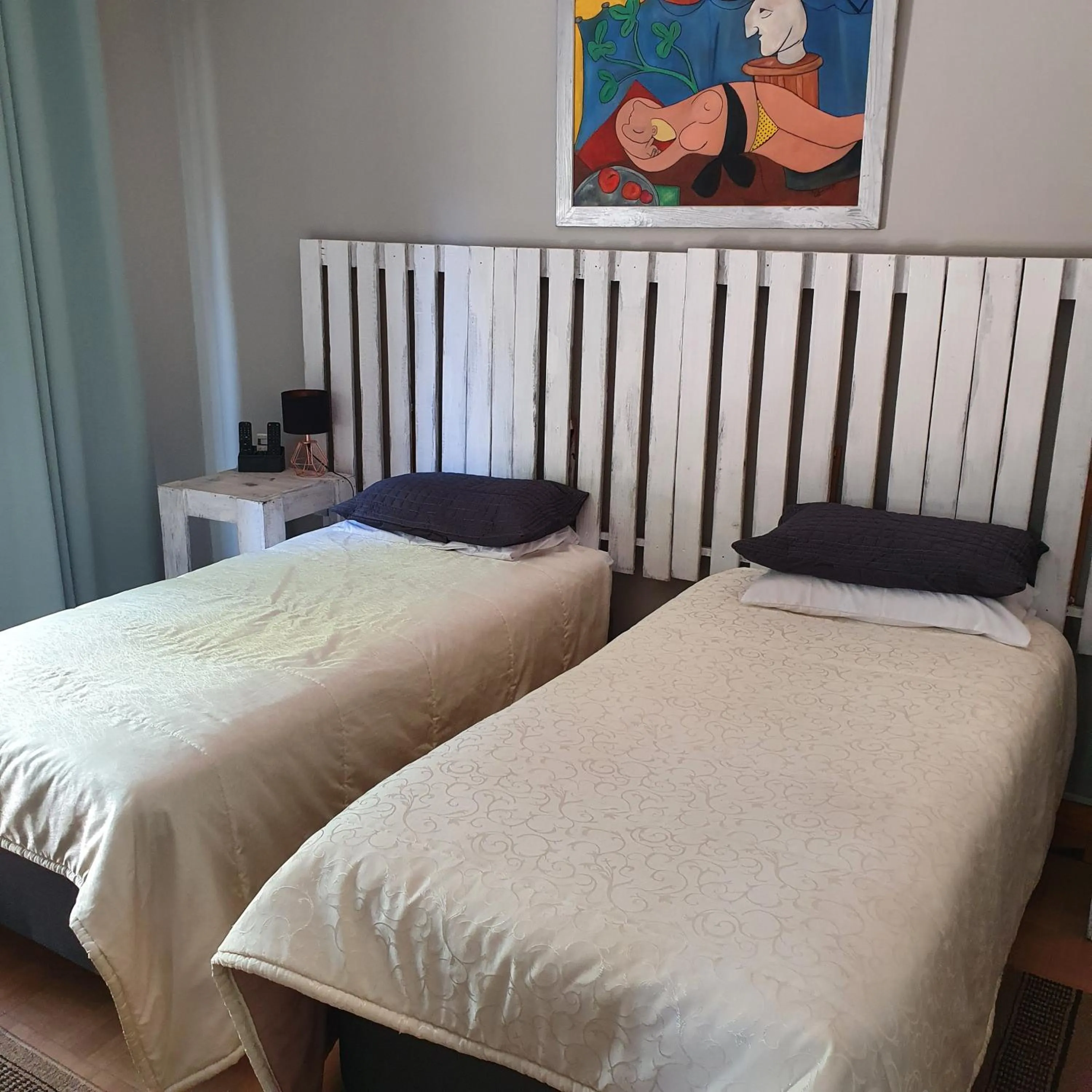 Photo of the whole room, Bed in New Beginnings B&B