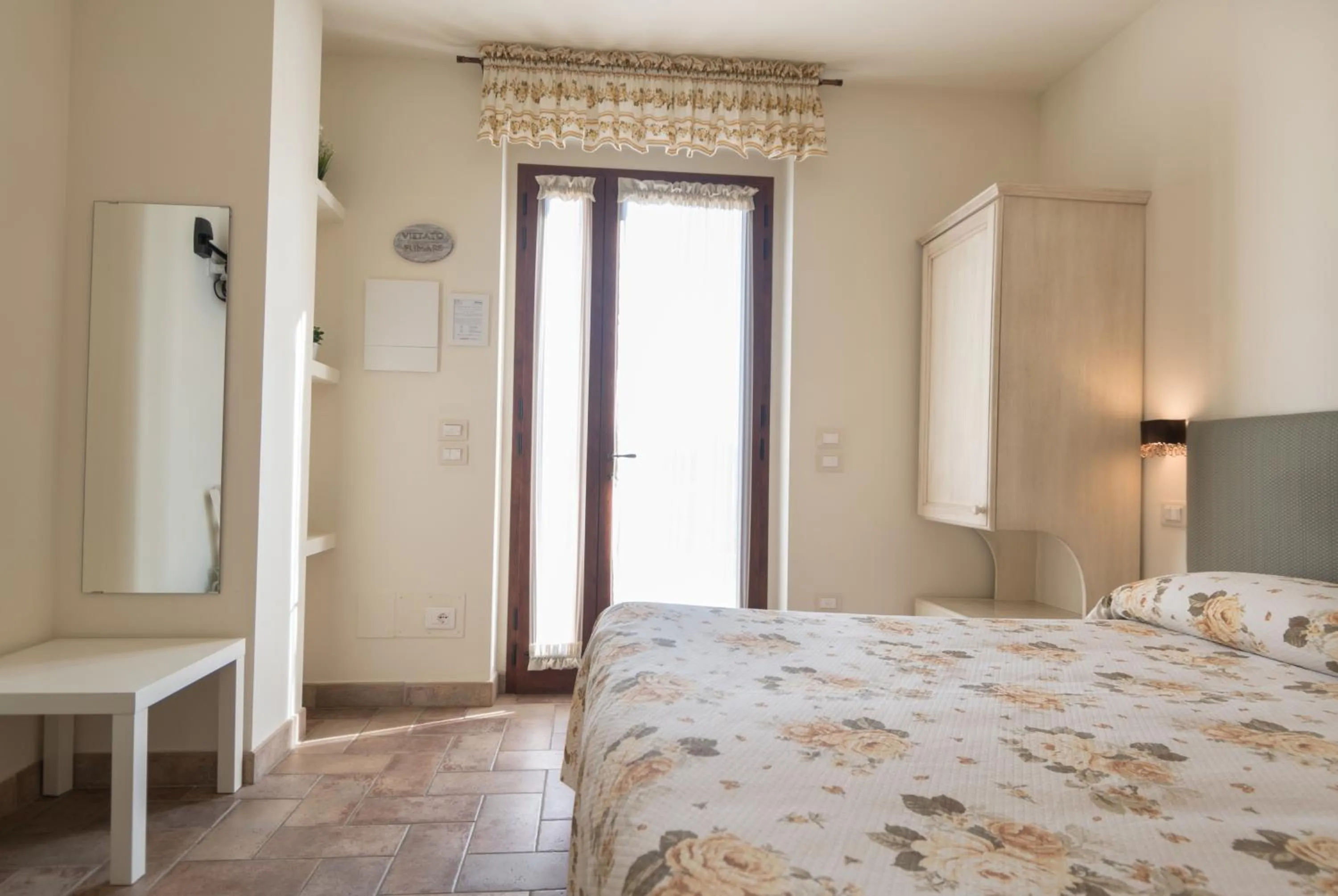 Bedroom, Bed in Rosa di Assisi