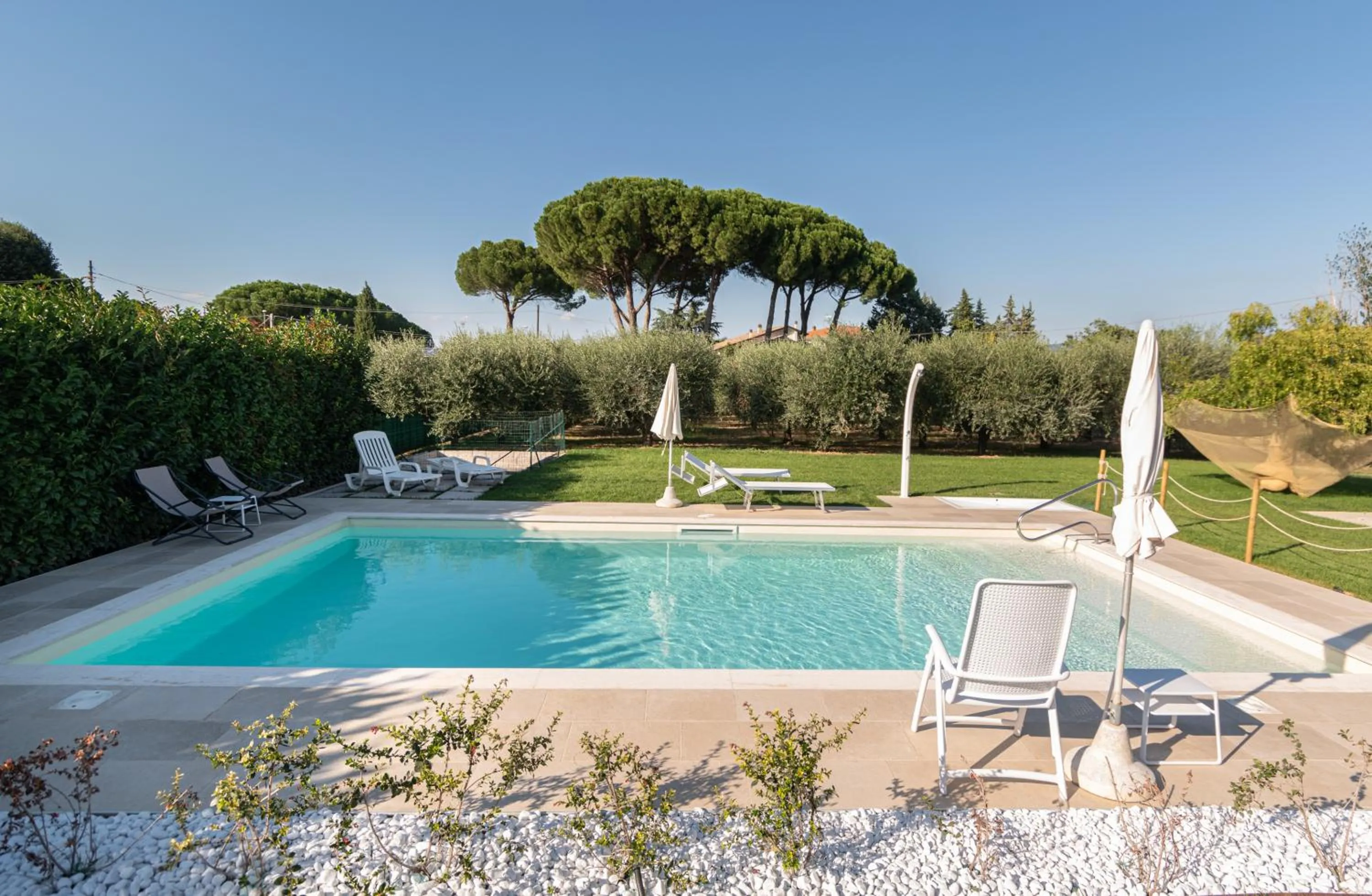 Pool view in Rosa di Assisi
