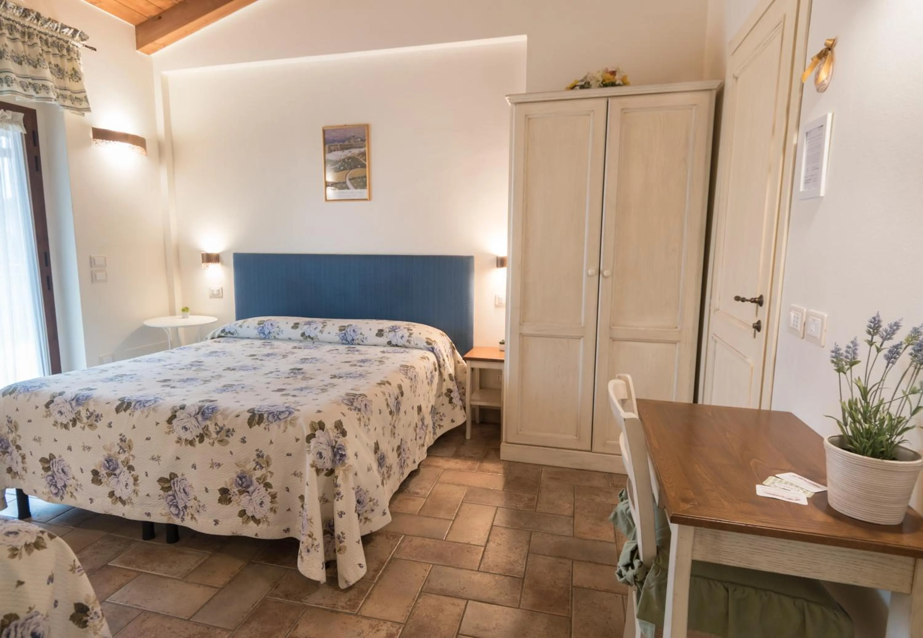 Bedroom, Bed in Rosa di Assisi