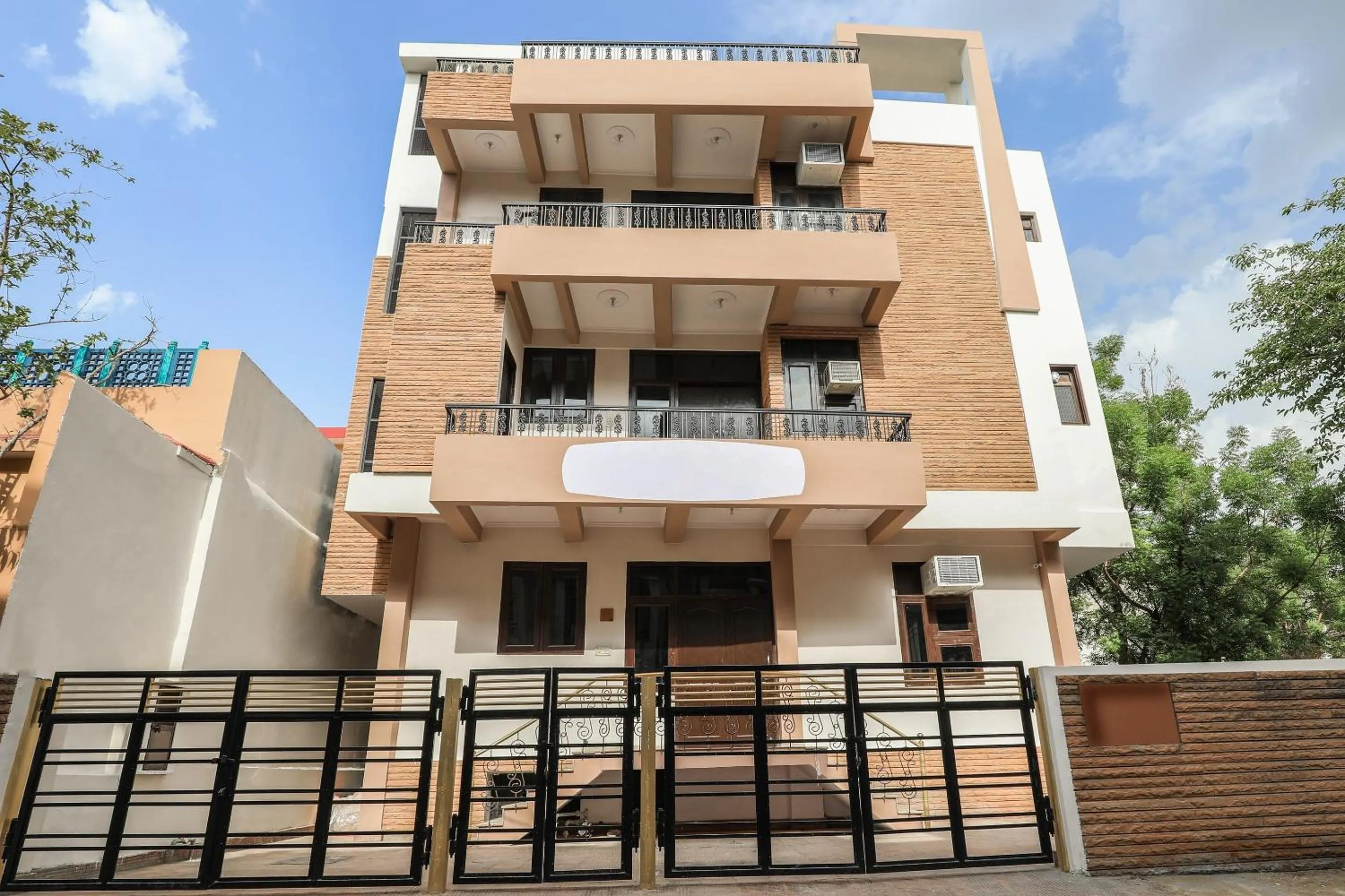 Facade/entrance in Kartik inn