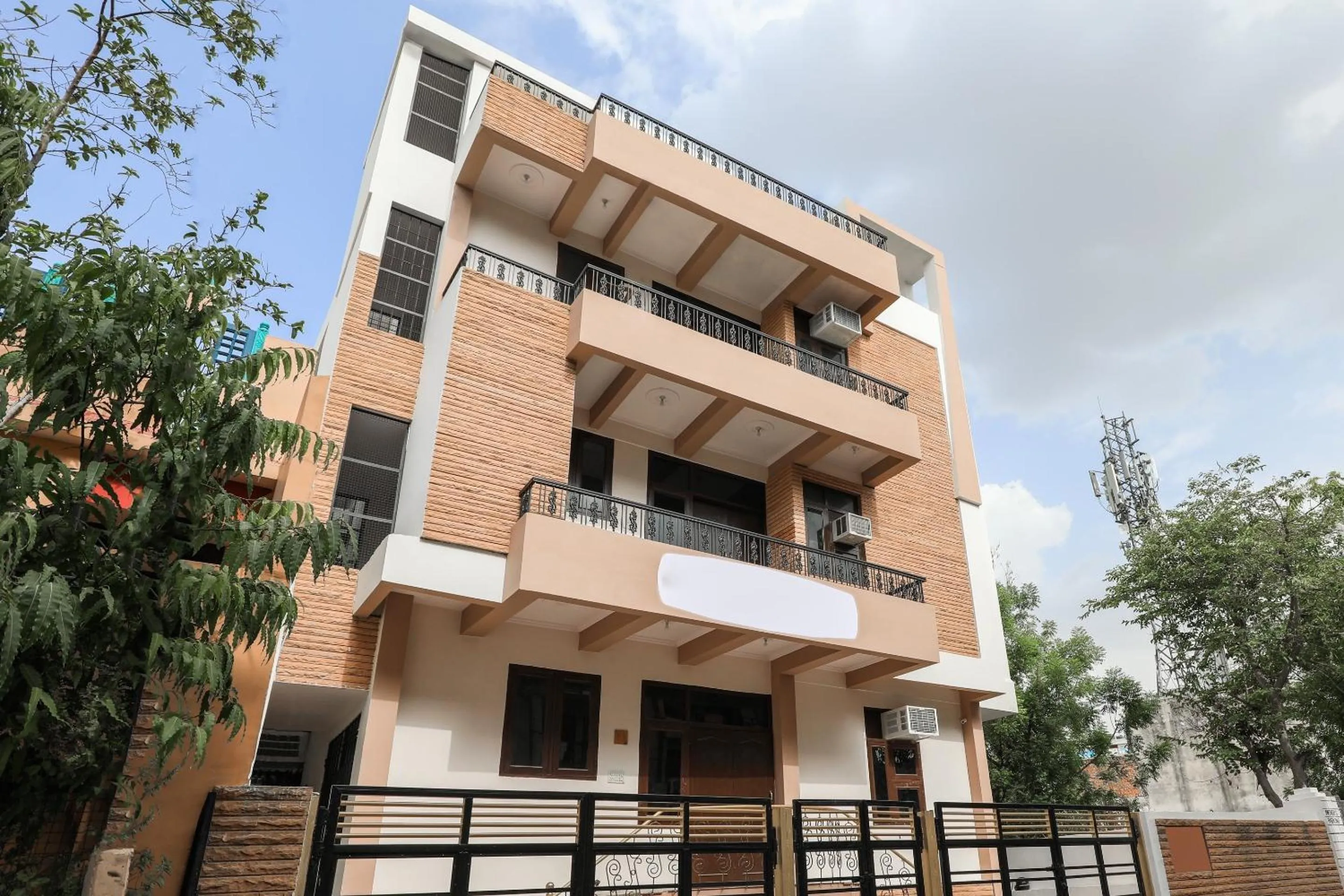 Facade/entrance in Kartik inn
