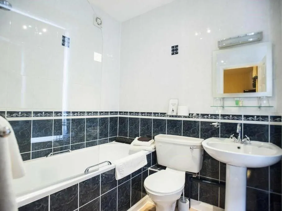 Bathroom in Bendene Townhouse - Exeter