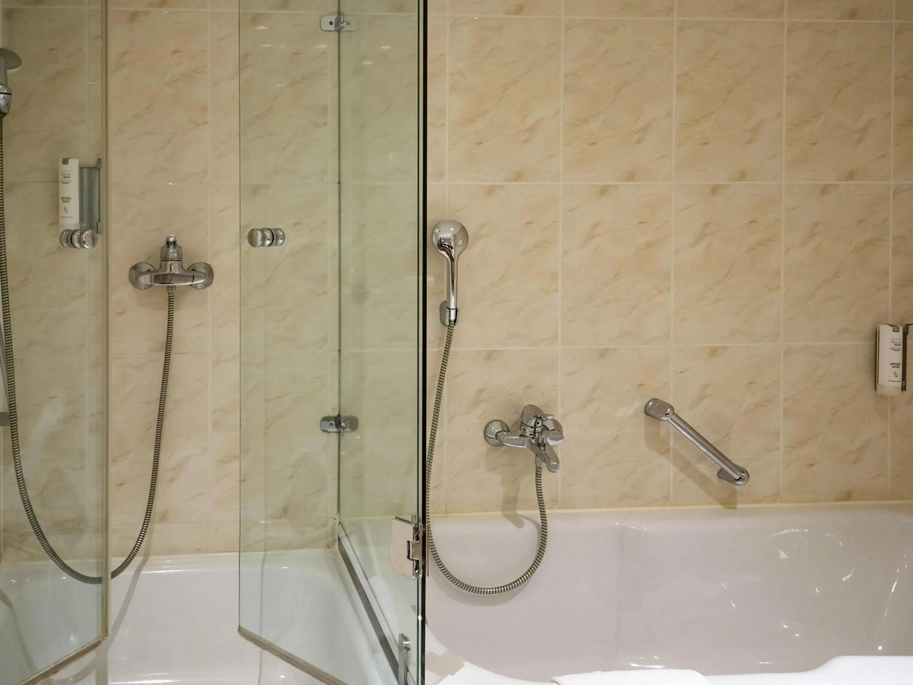 Bedroom in Atomis Hotel Munich Airport by Mercure