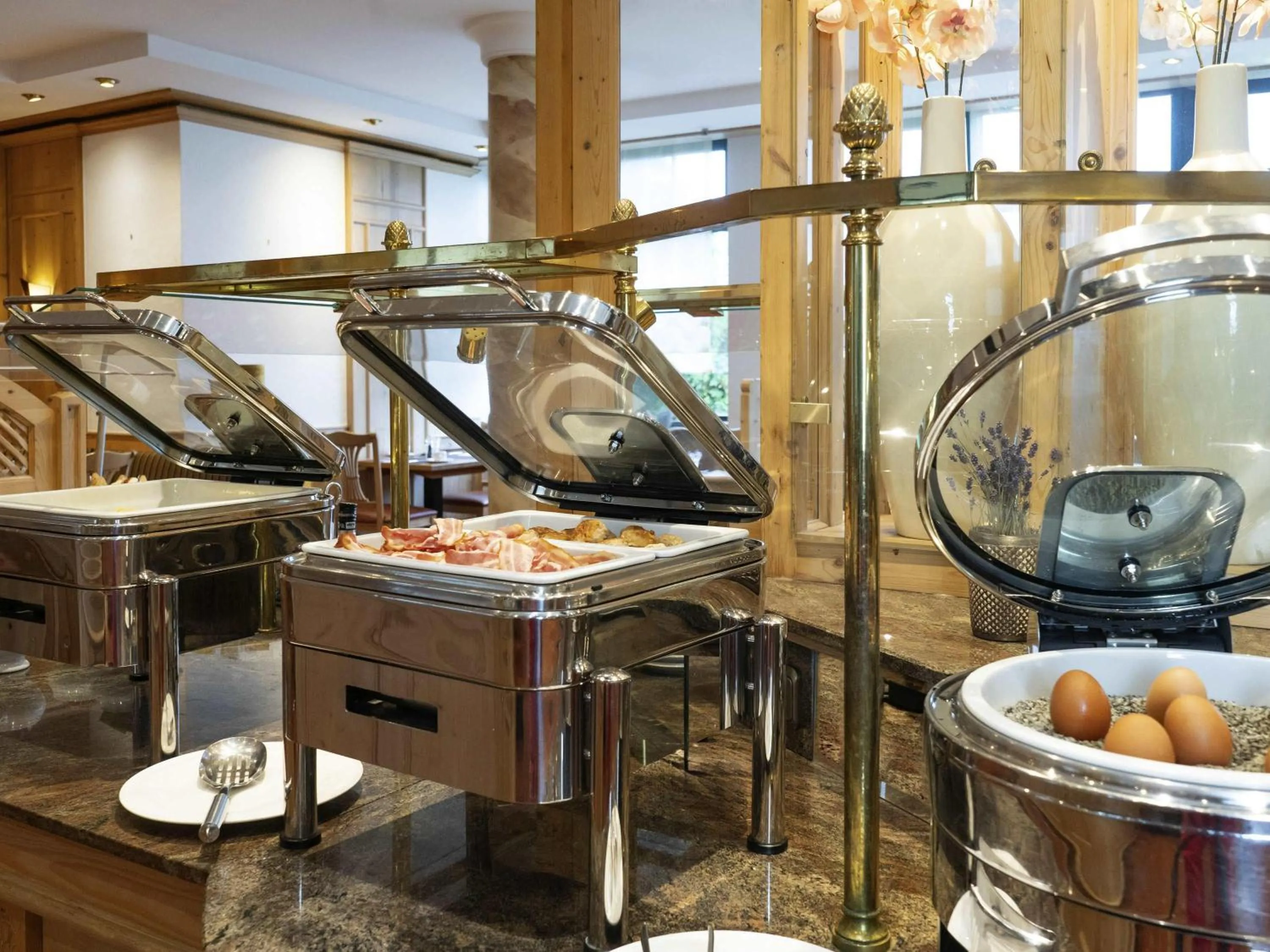 Restaurant/places to eat in Atomis Hotel Munich Airport by Mercure