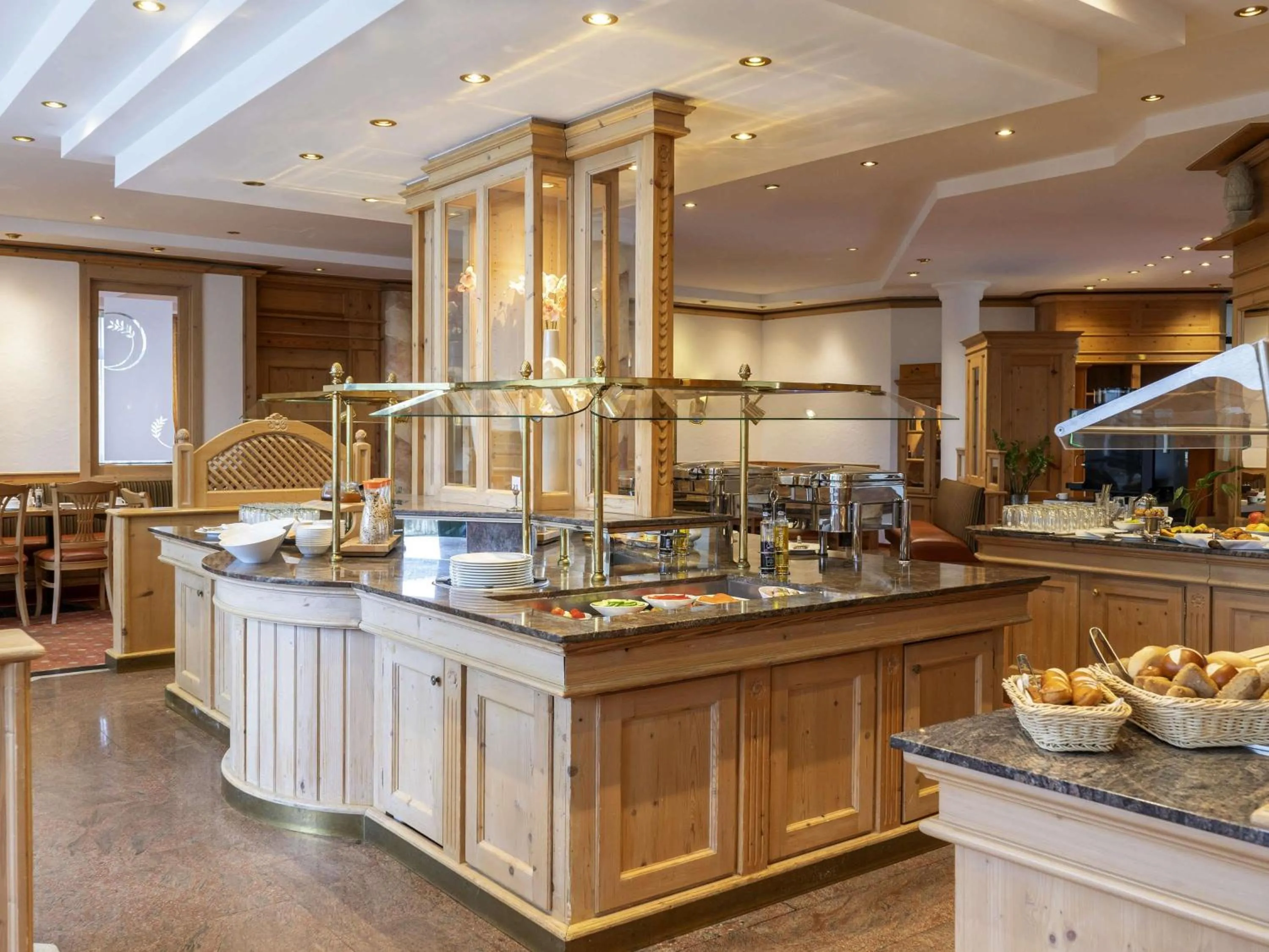 Restaurant/places to eat in Atomis Hotel Munich Airport by Mercure