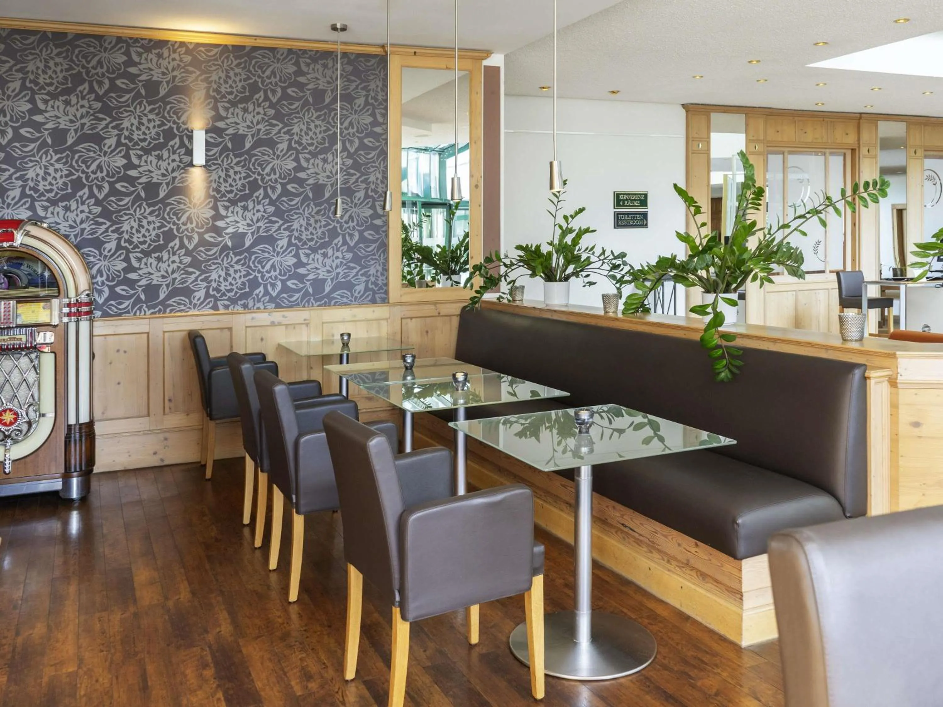 Lounge or bar in Atomis Hotel Munich Airport by Mercure