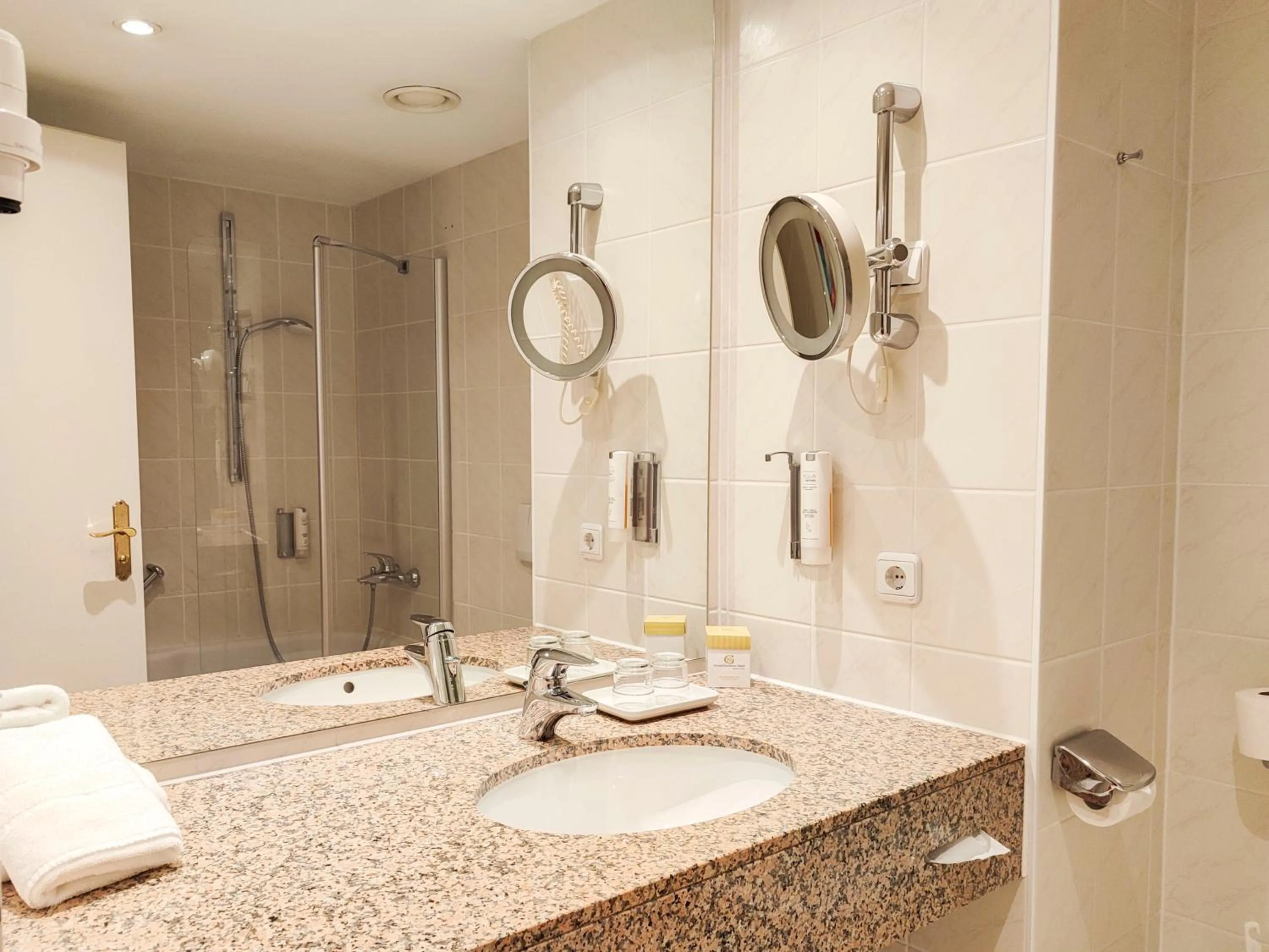 Bathroom in Atomis Hotel Munich Airport by Mercure